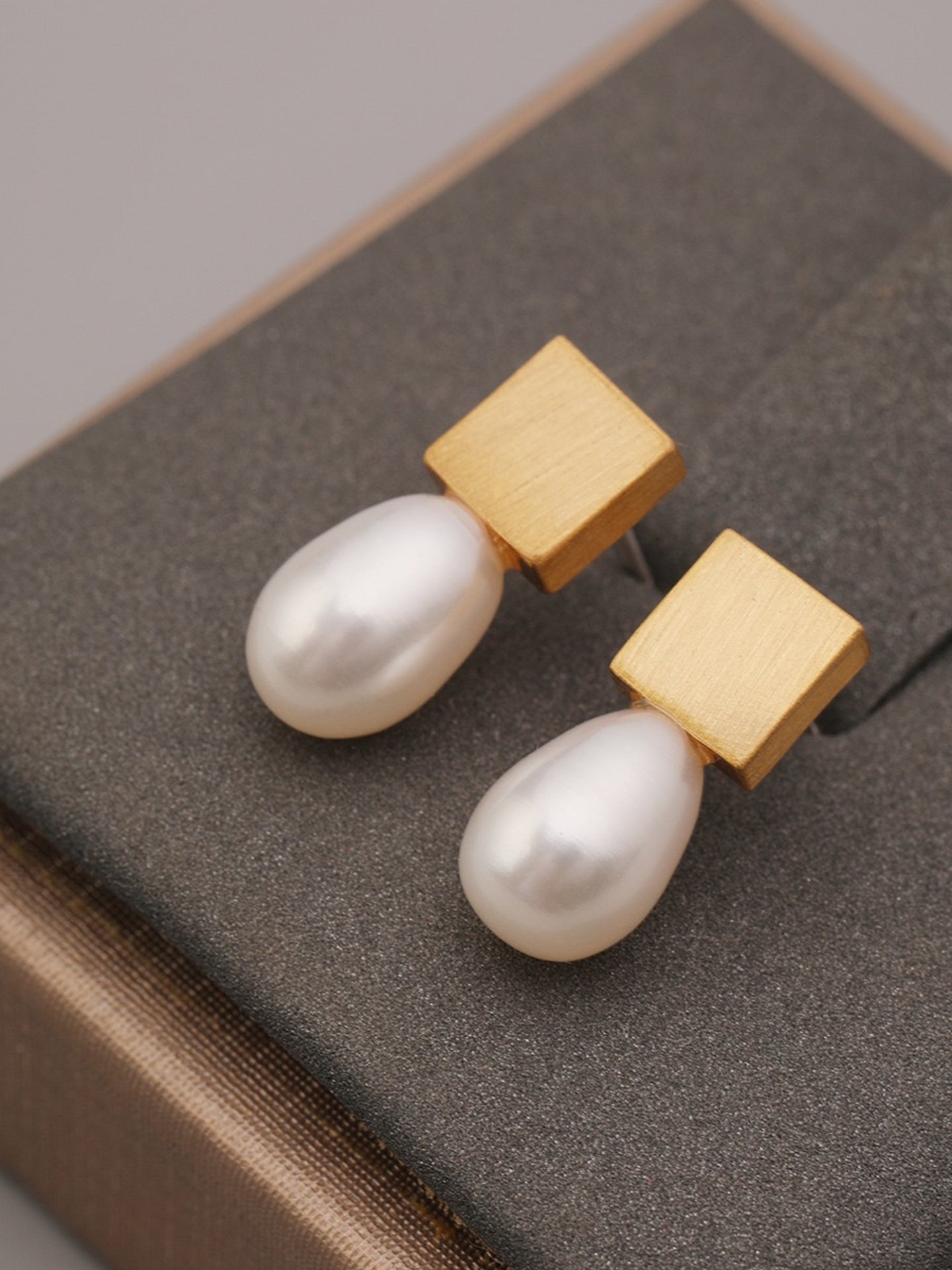 PEARL STUD EARRINGS