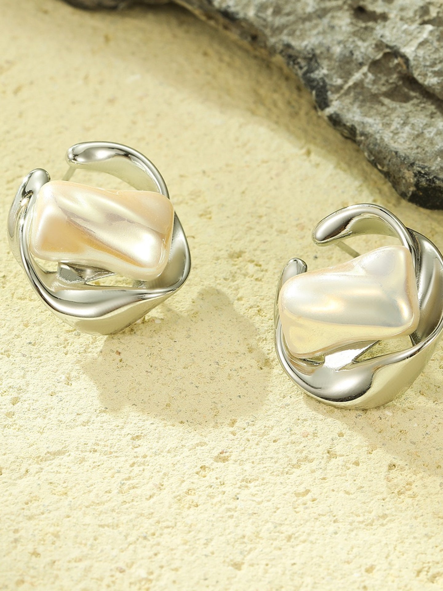 VINTAGE GEOMETRIC PEARL EARRINGS