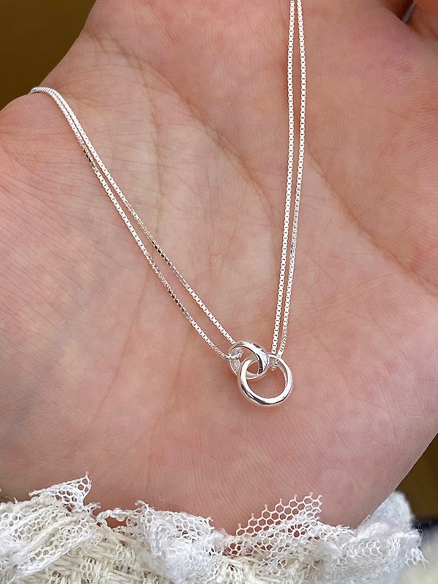 DOUBLE LOOP NECKLACE