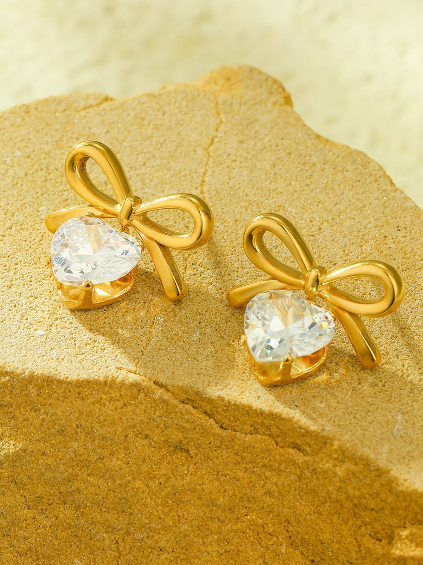 HEART ZIRCON BOW EARRINGS