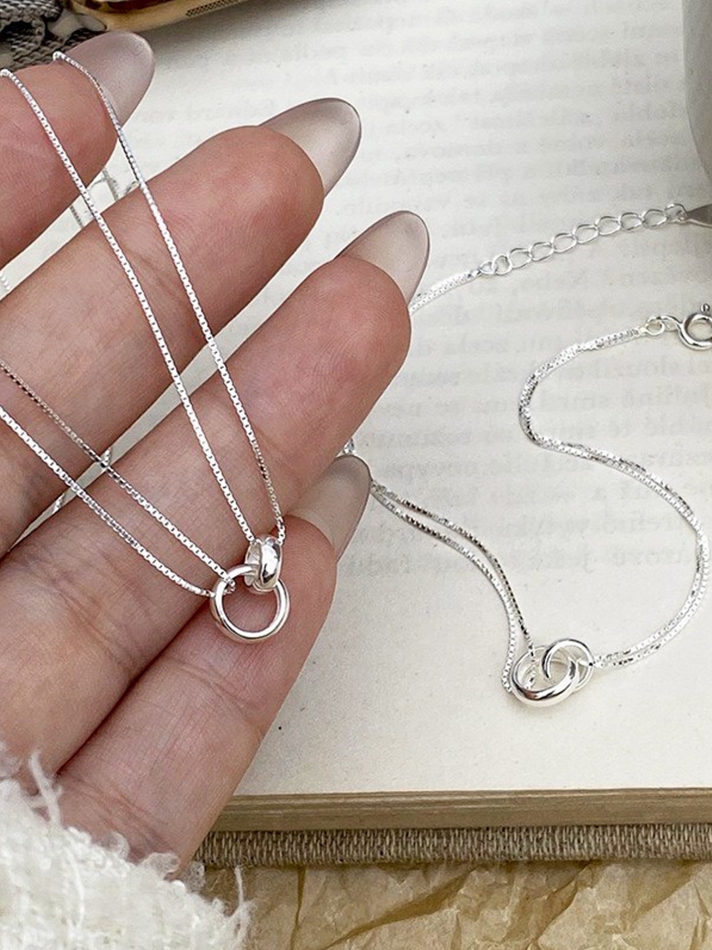 DOUBLE LOOP NECKLACE