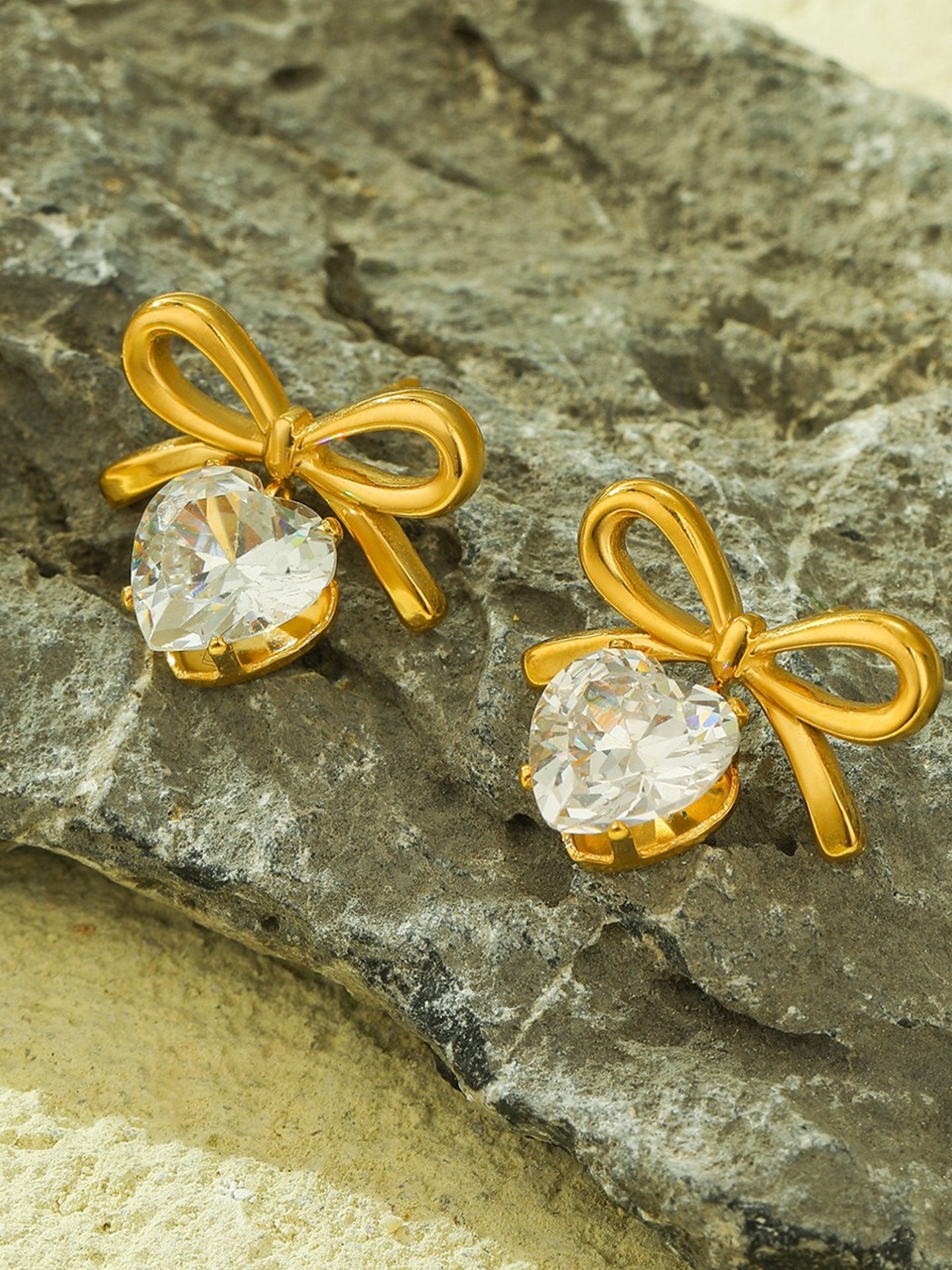 HEART ZIRCON BOW EARRINGS