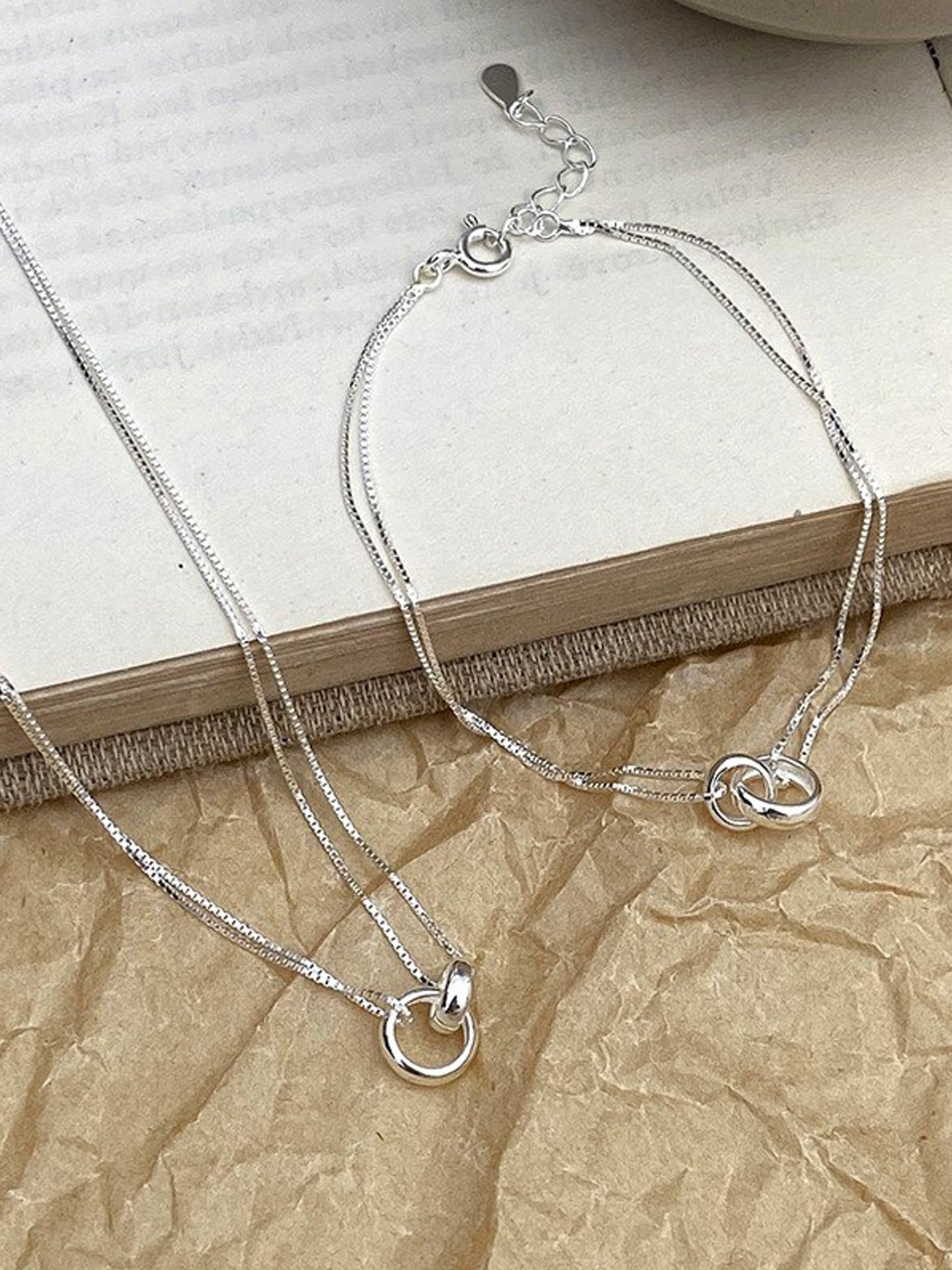 DOUBLE LOOP BRACELET