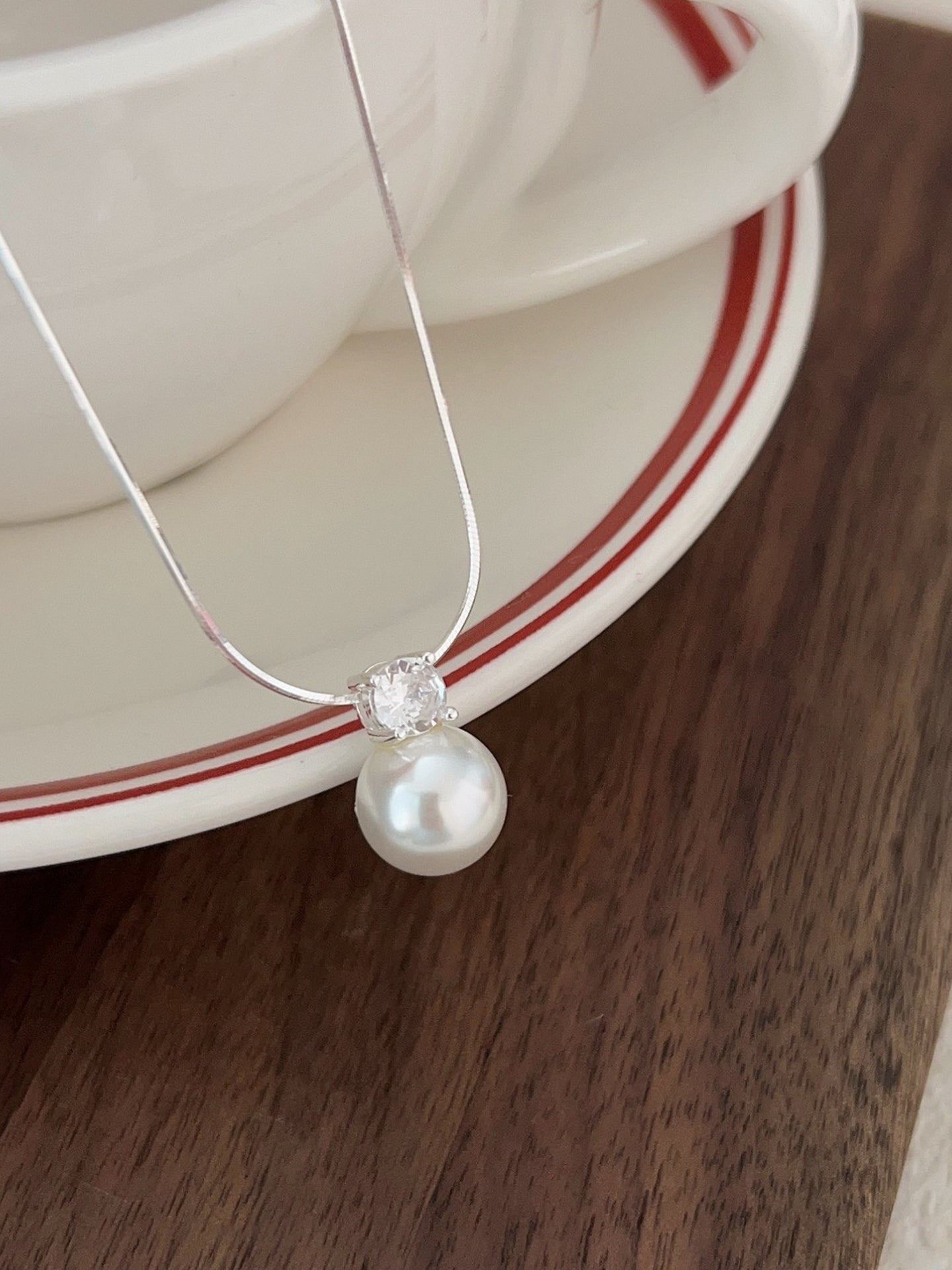 PEARL PENDANT NECKLACE