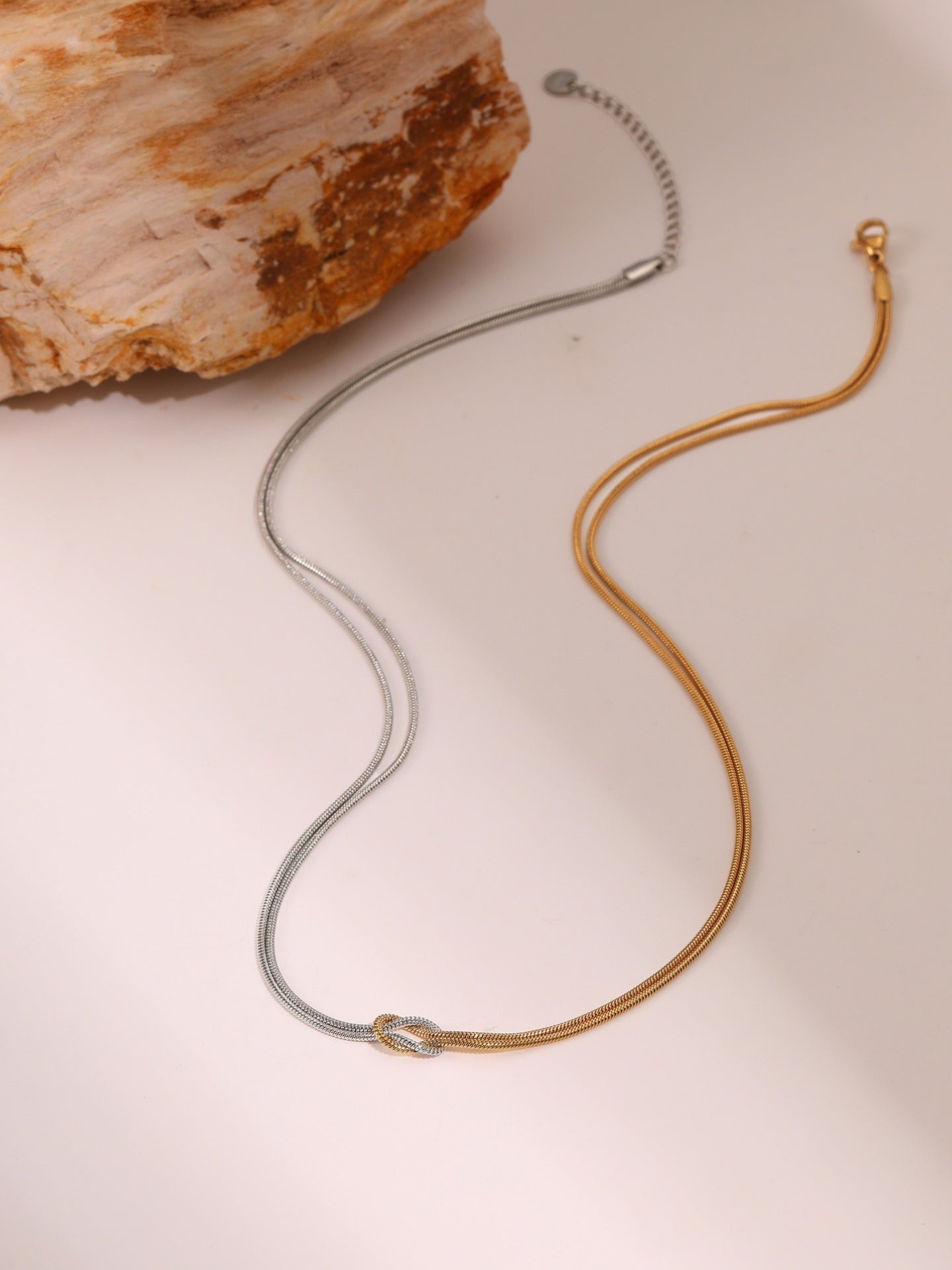 DOUBLE-LAYER NECKLACE