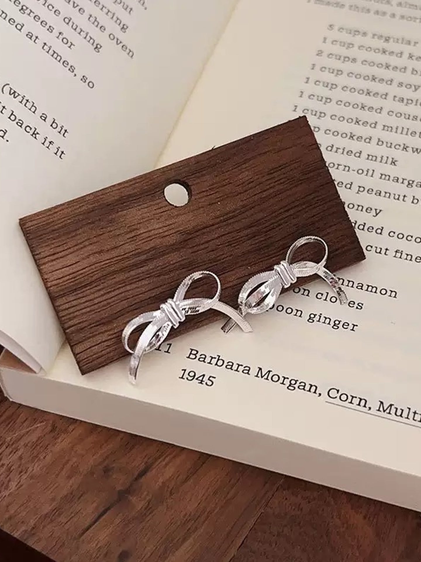 BLADE BOW EARRINGS