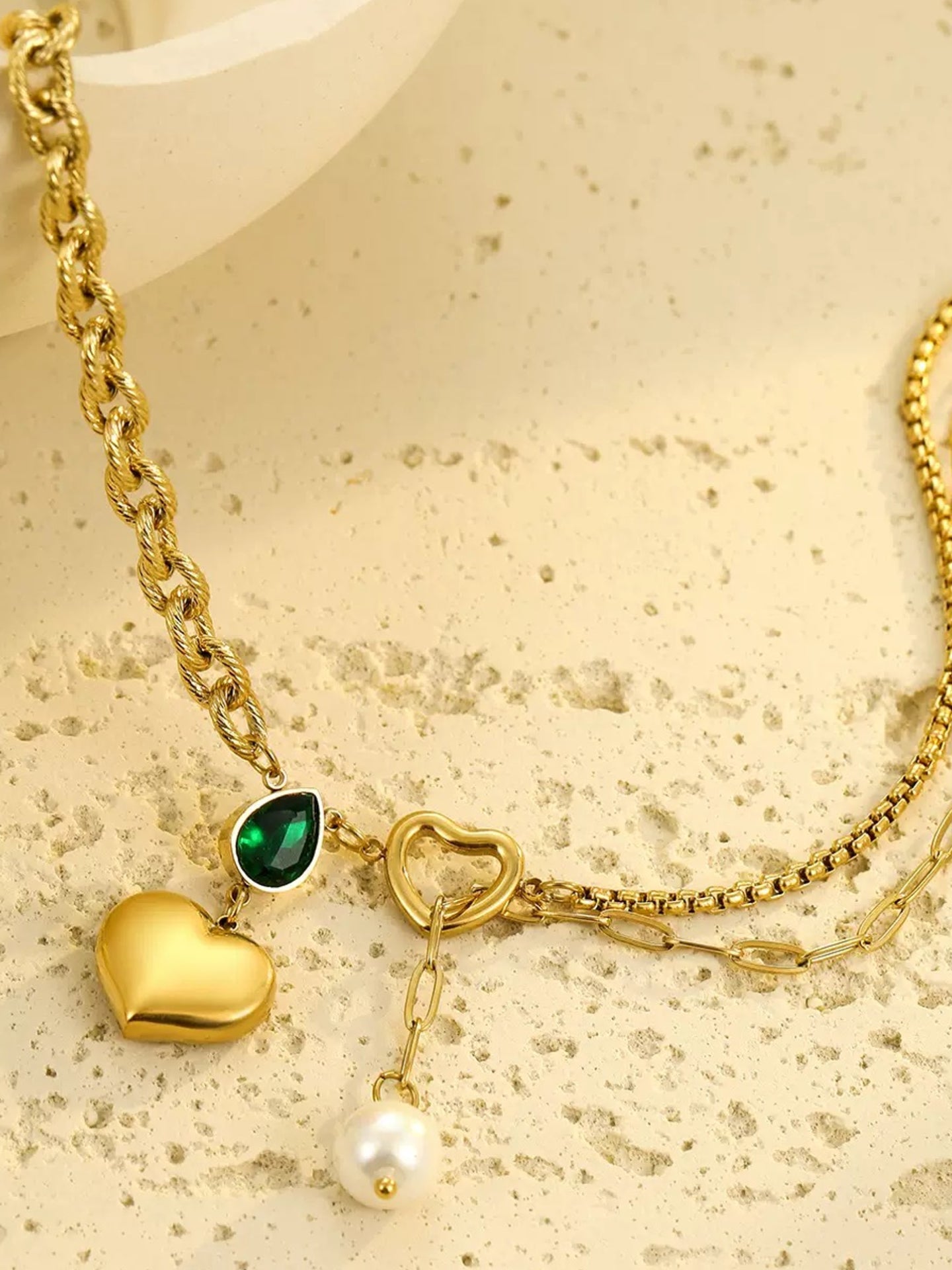 COLLIER À POMPON EN FORME DE COEUR