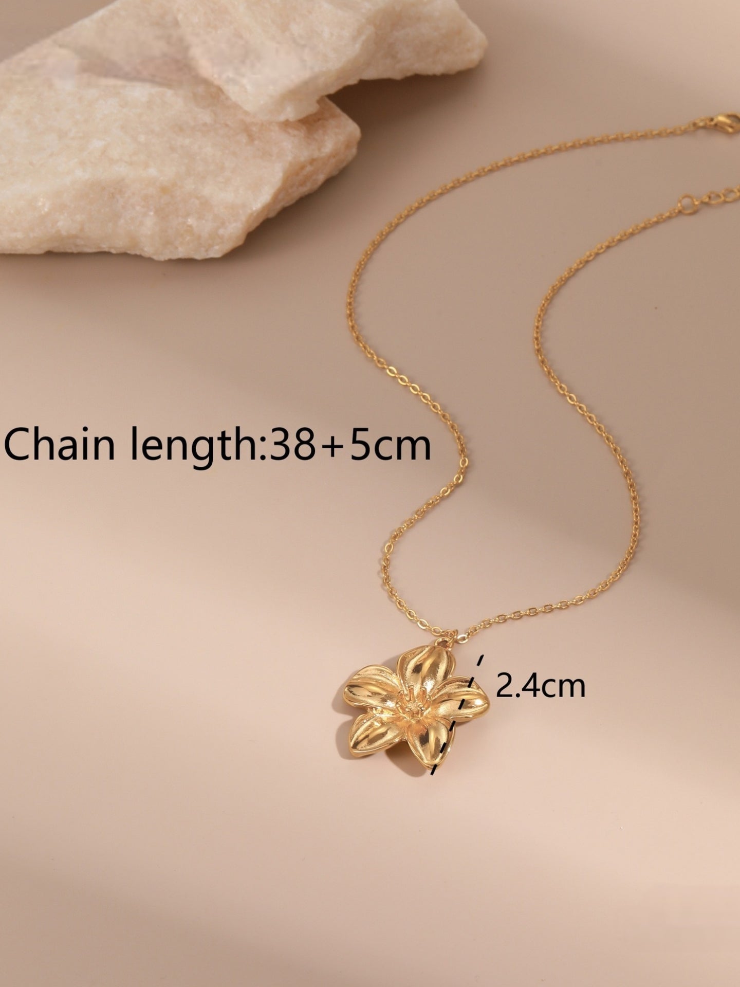 FLORAL NECKLACE