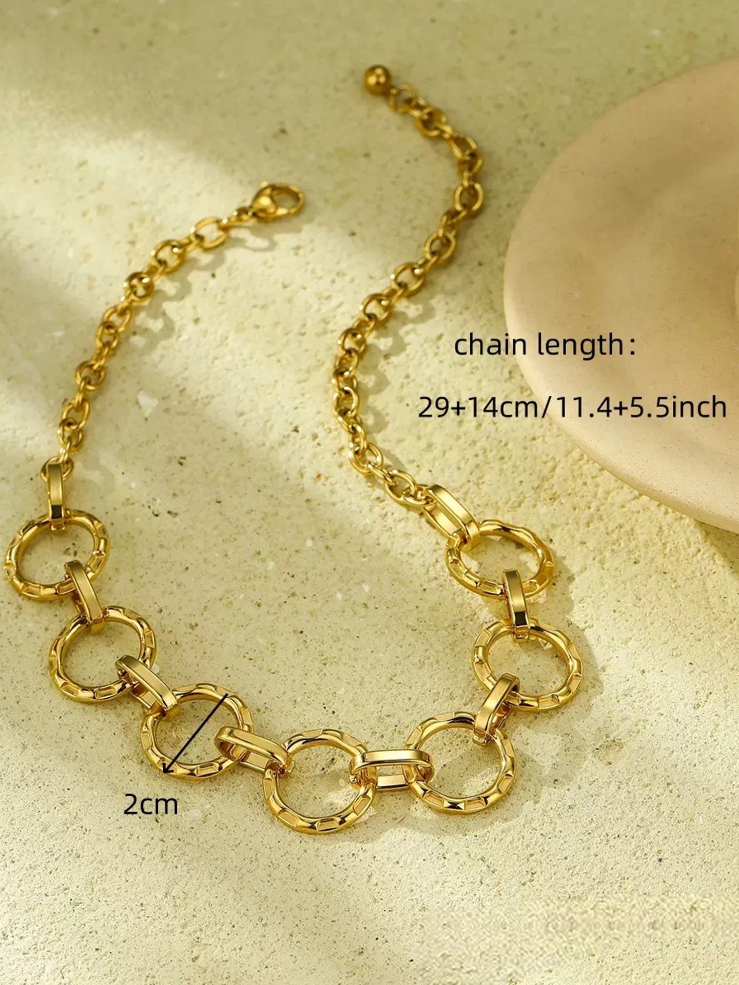 STATEMENT ROUND NECKLACE