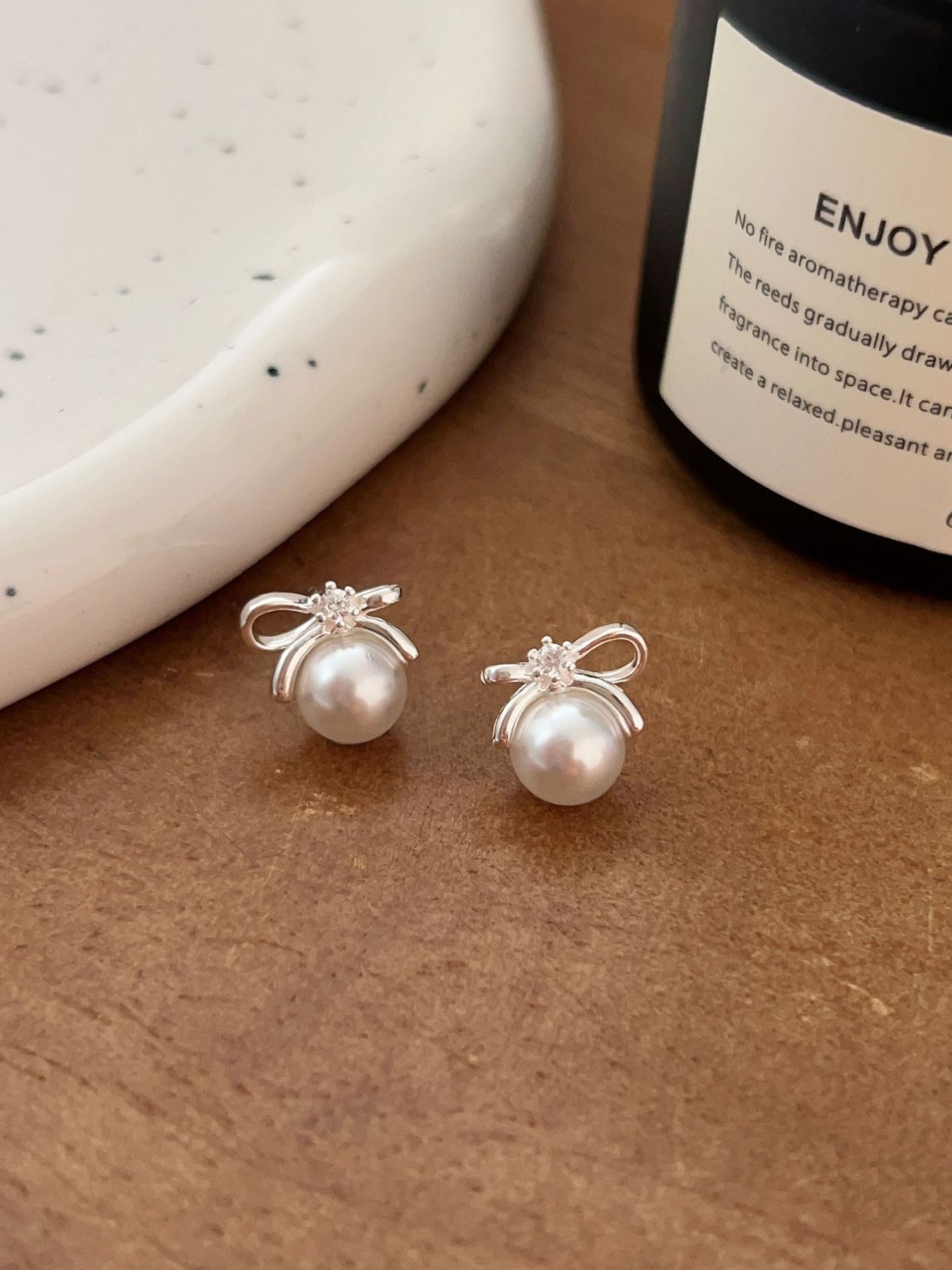 BOW PEARL EARRINGS