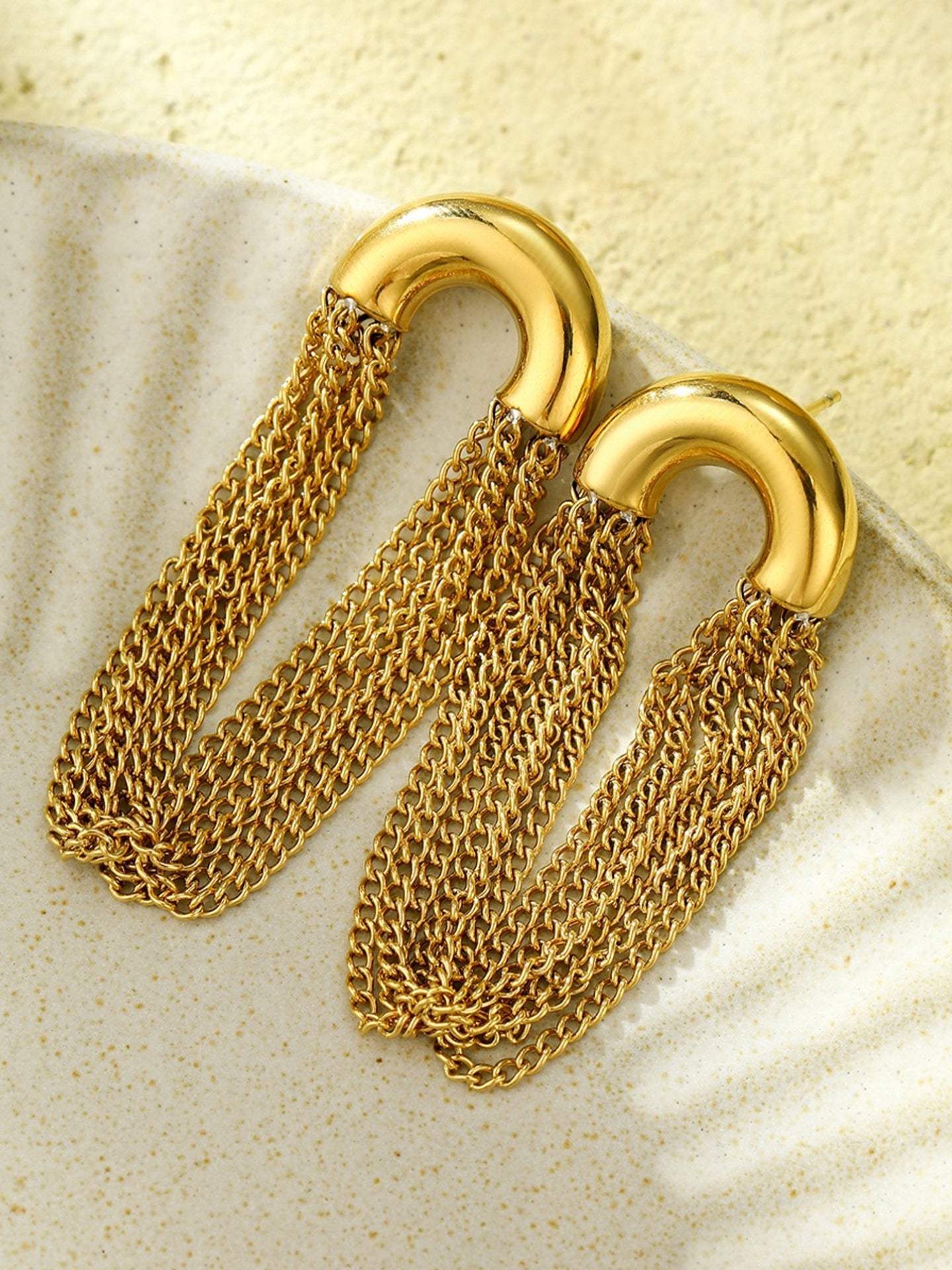 TASSEL C-HOOP EARRINGS