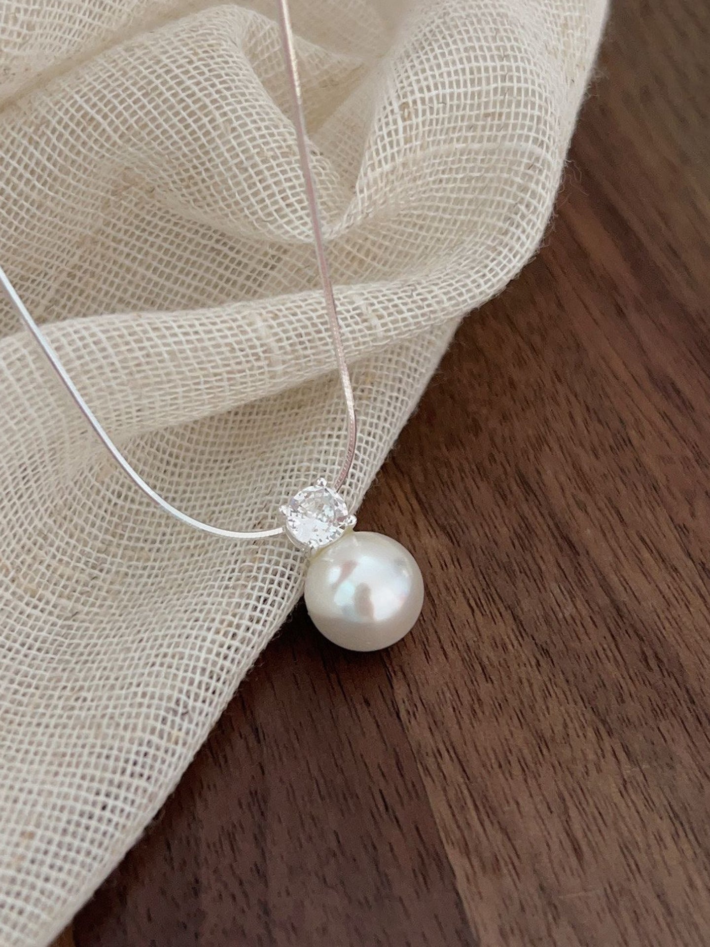PEARL PENDANT NECKLACE
