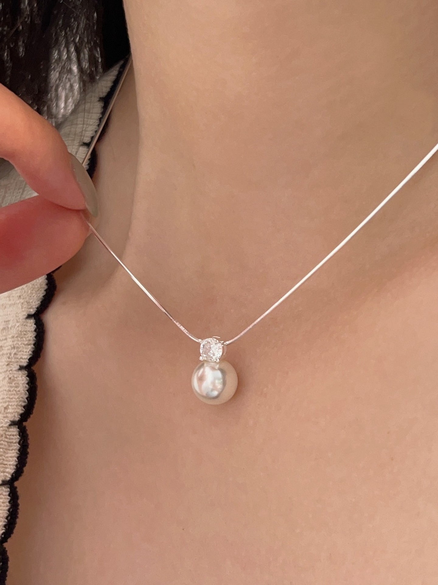 PEARL PENDANT NECKLACE