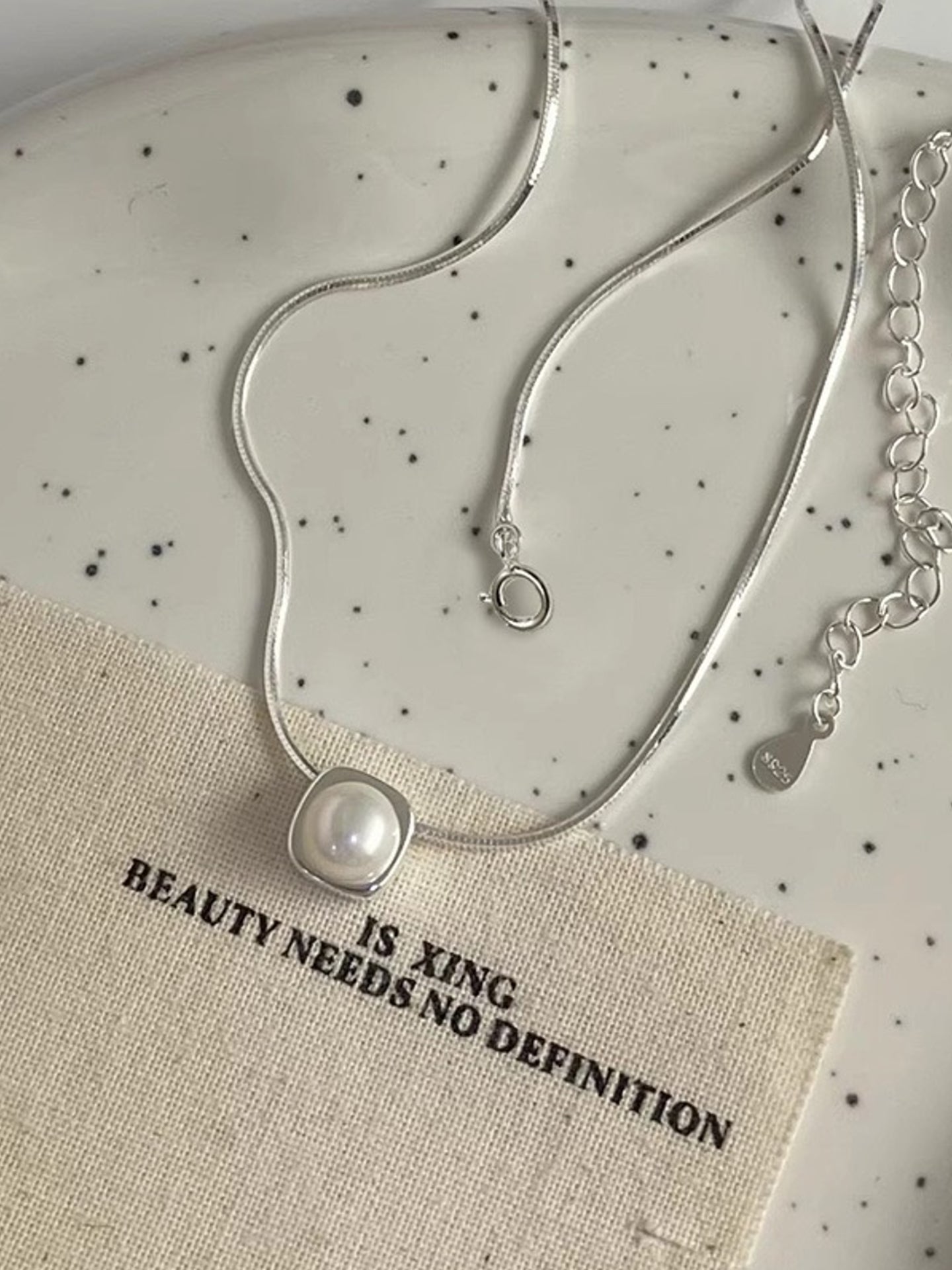 SQUARE PEARL ESSENCE