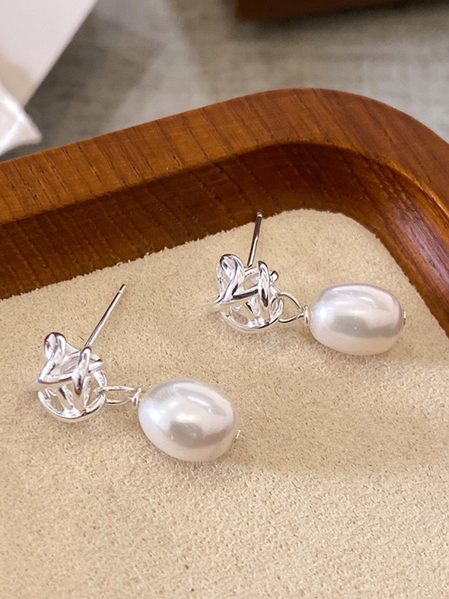 NATURAL PEARL EARRINGS