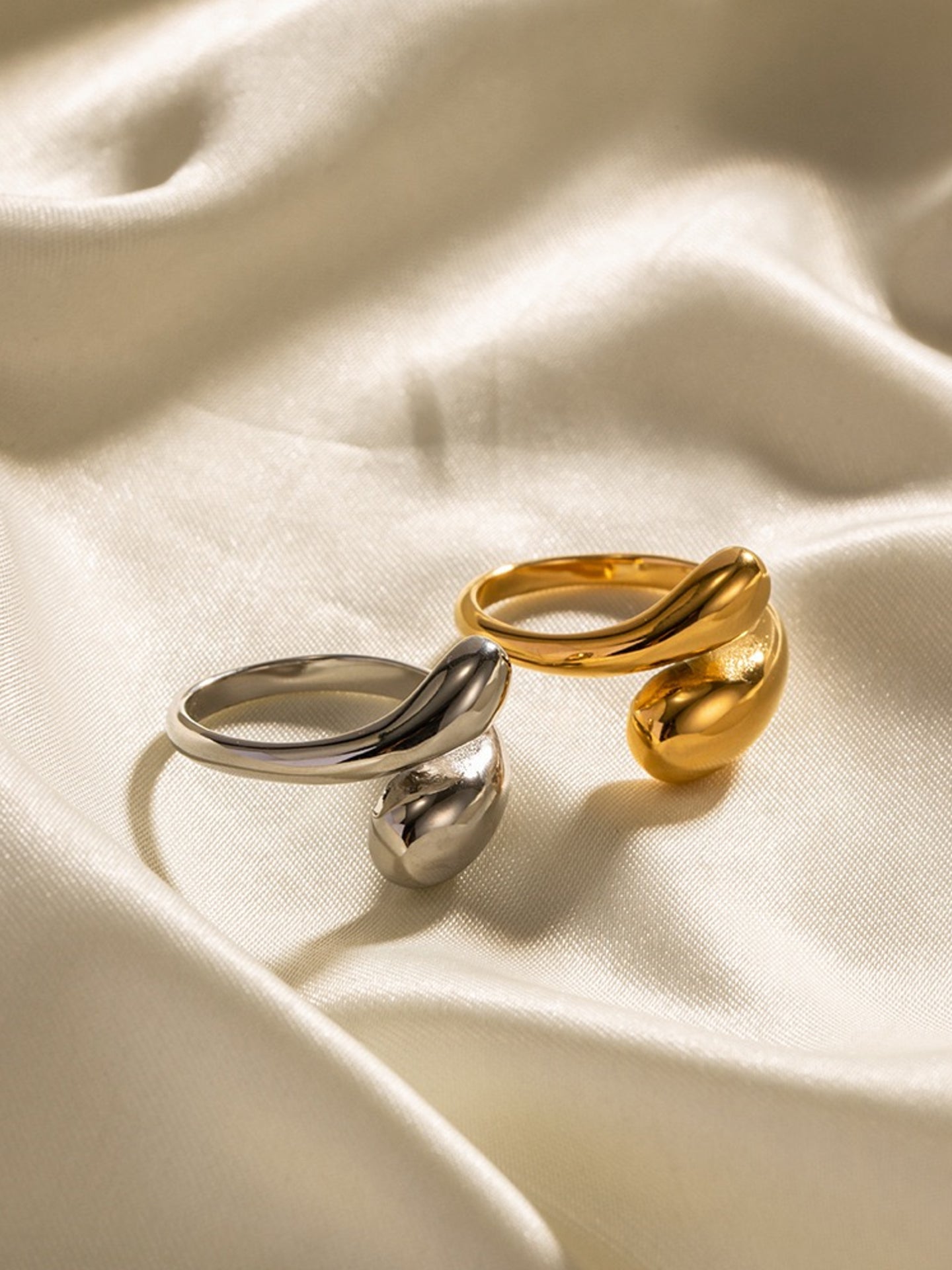 CHUNKY CROSSOVER RING