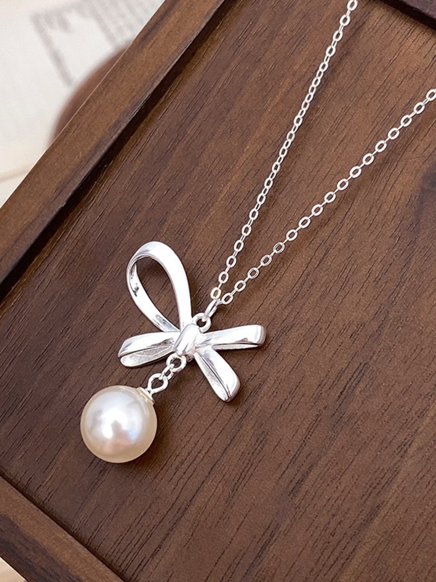 BOW PEARL NECKLACE