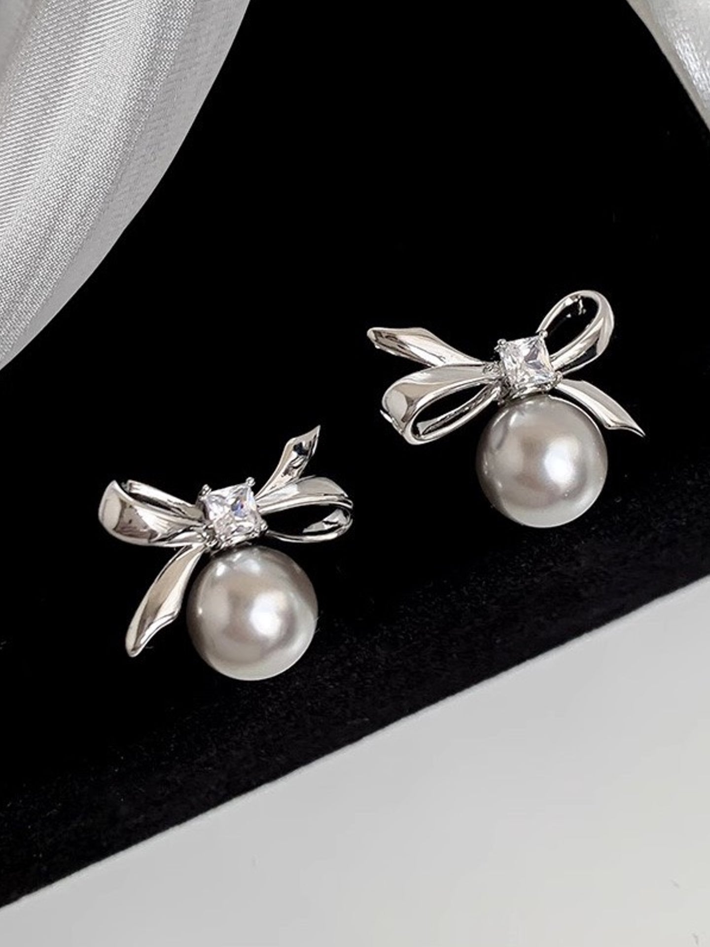 BOW PEARL EARRINGS
