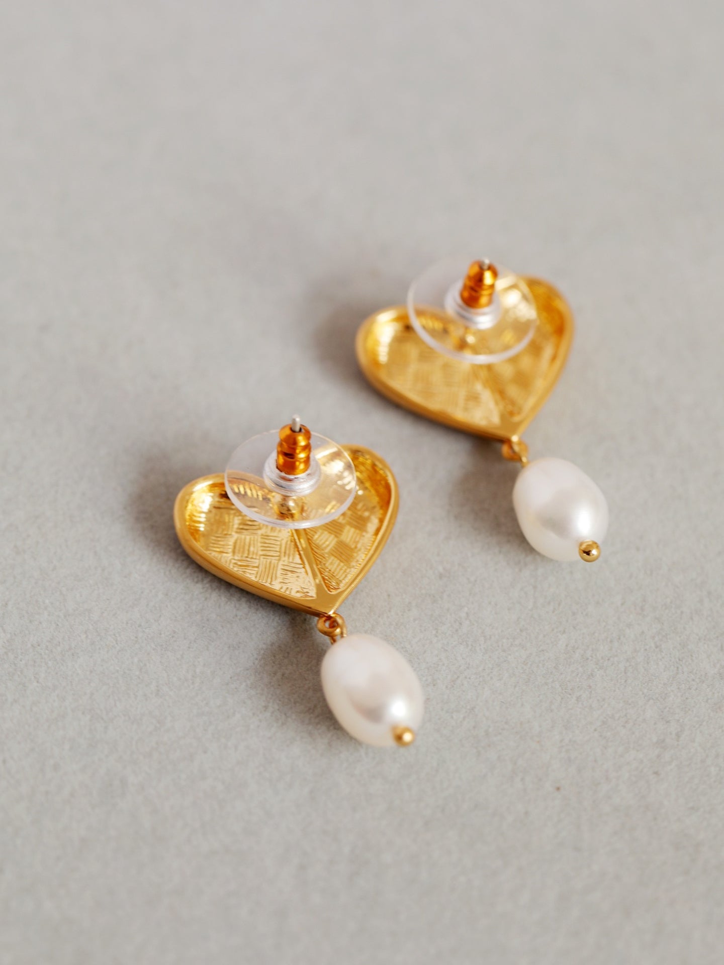 HEART PEARL STUD EARRINGS