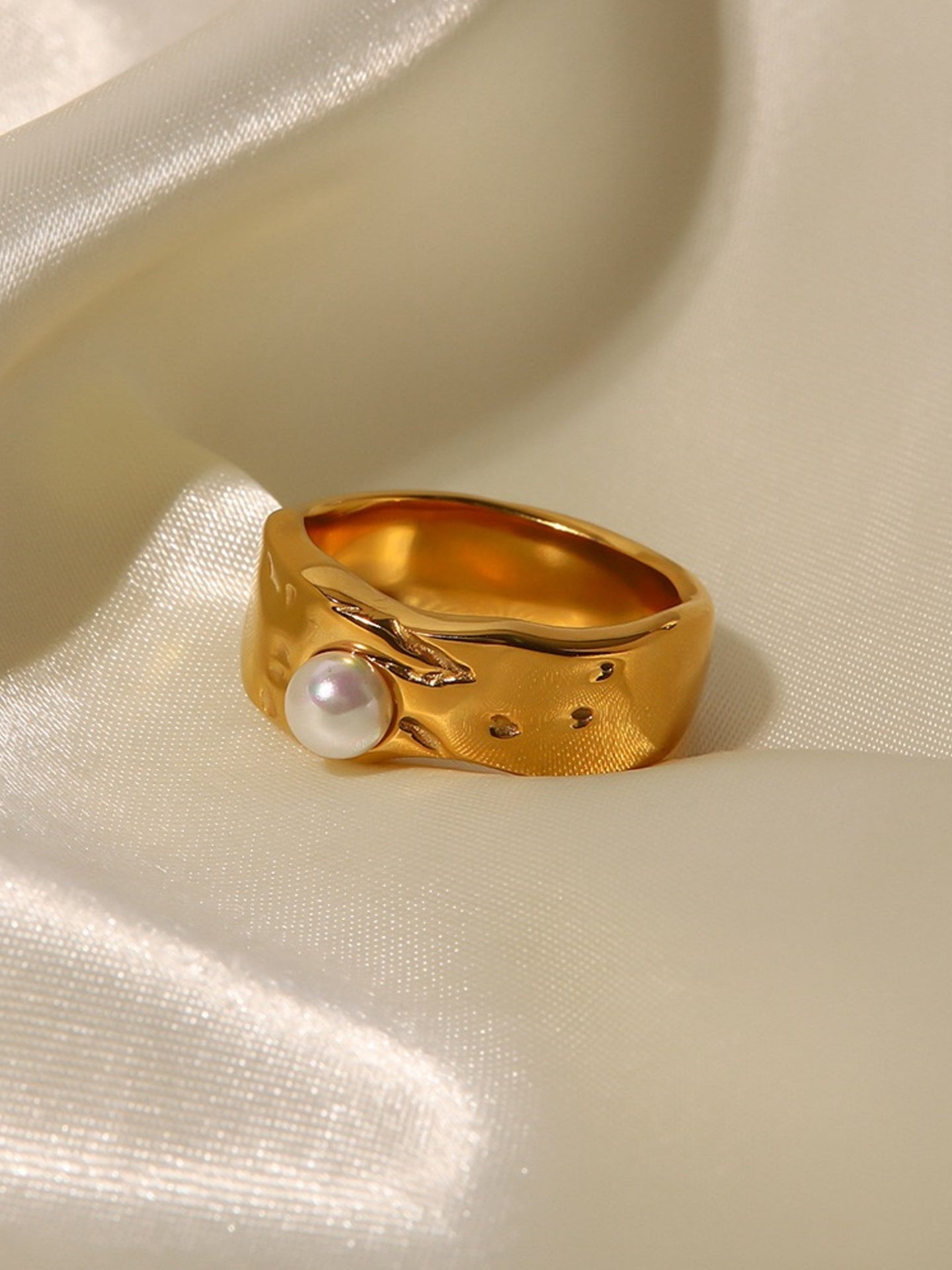 LAVA PEARL RING