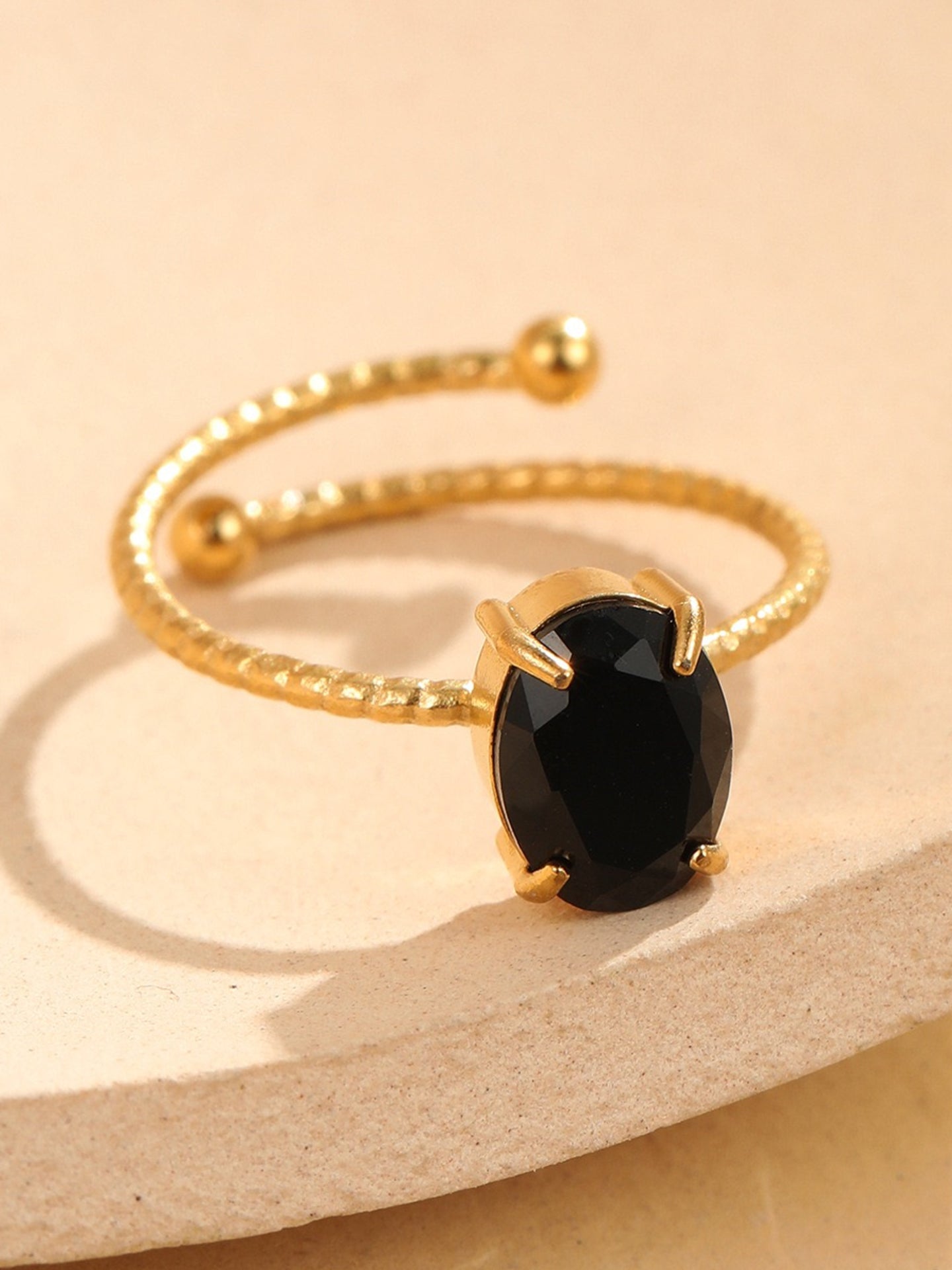 OVAL ZIRCON CLAW RING