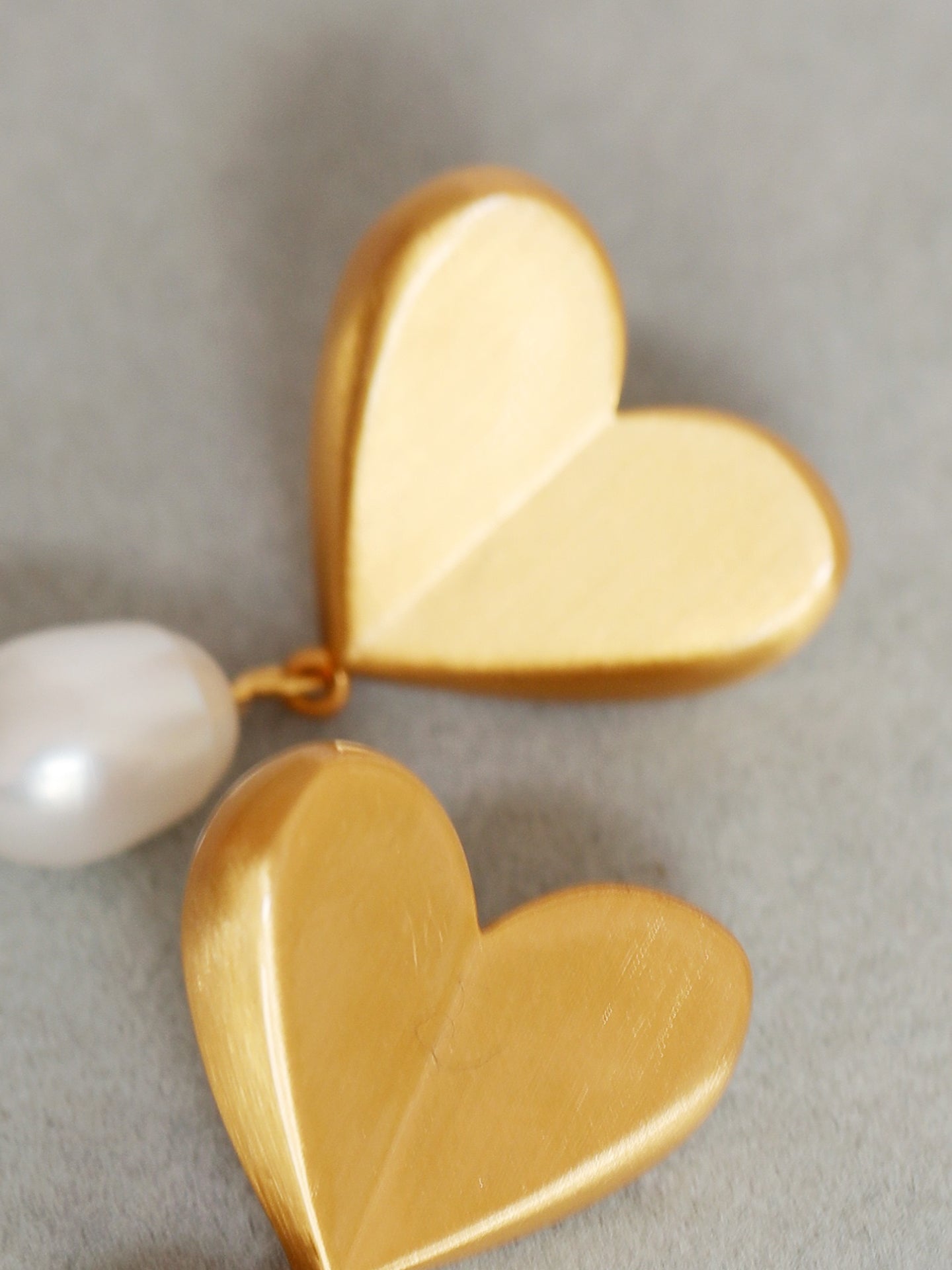 HEART PEARL STUD EARRINGS