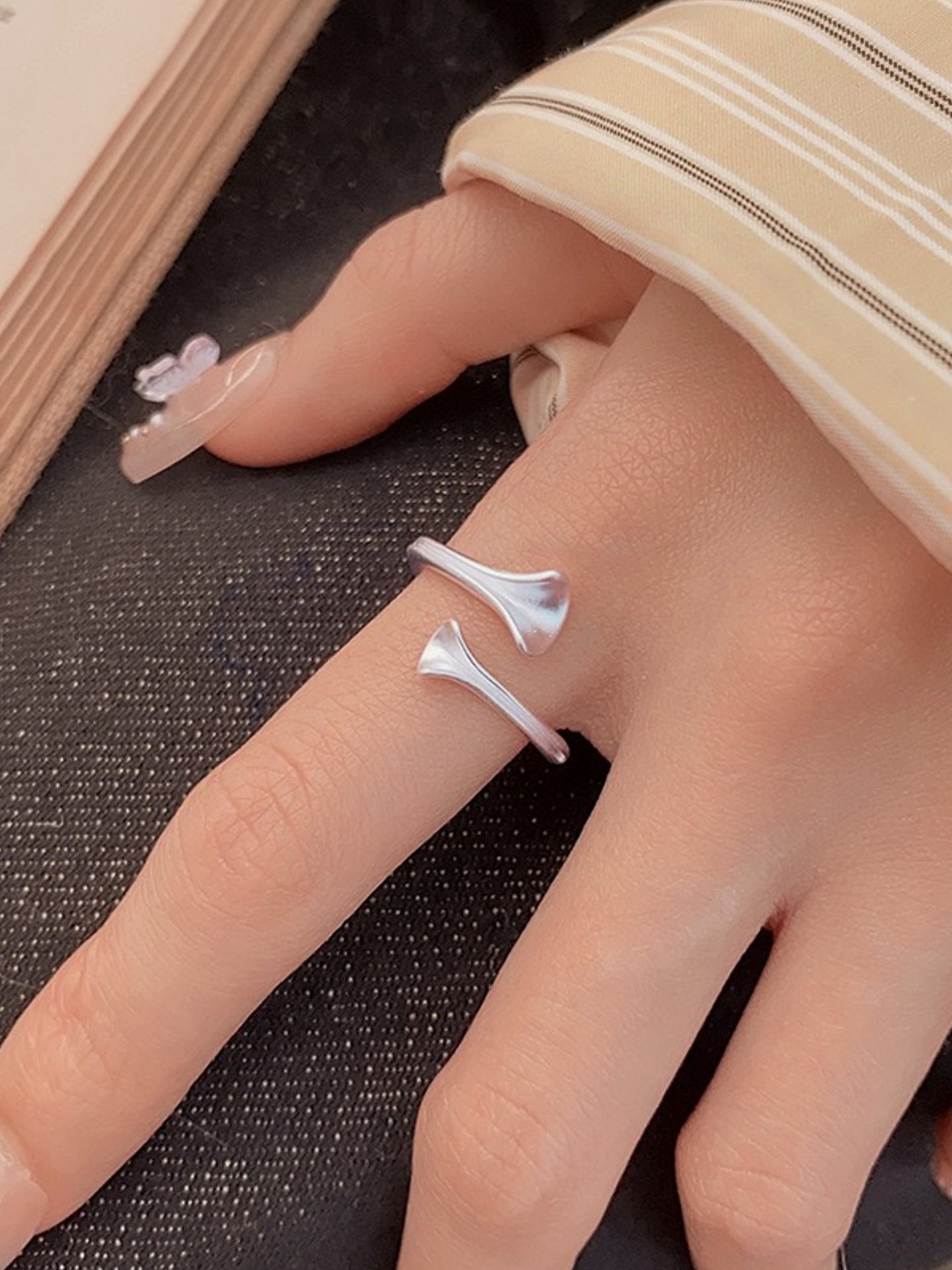ETERNAL LEAF RING