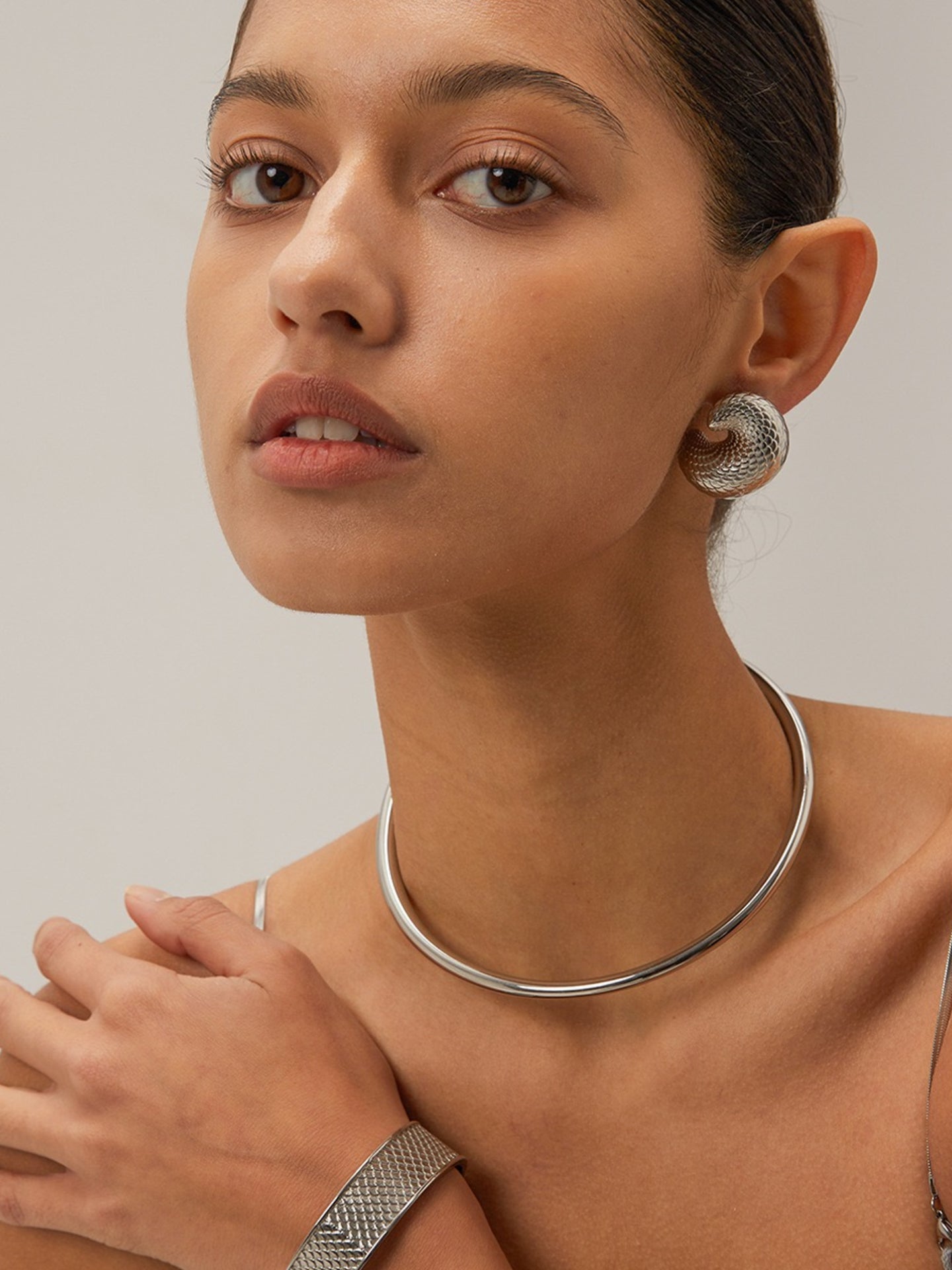 MINIMALIST CHOKER