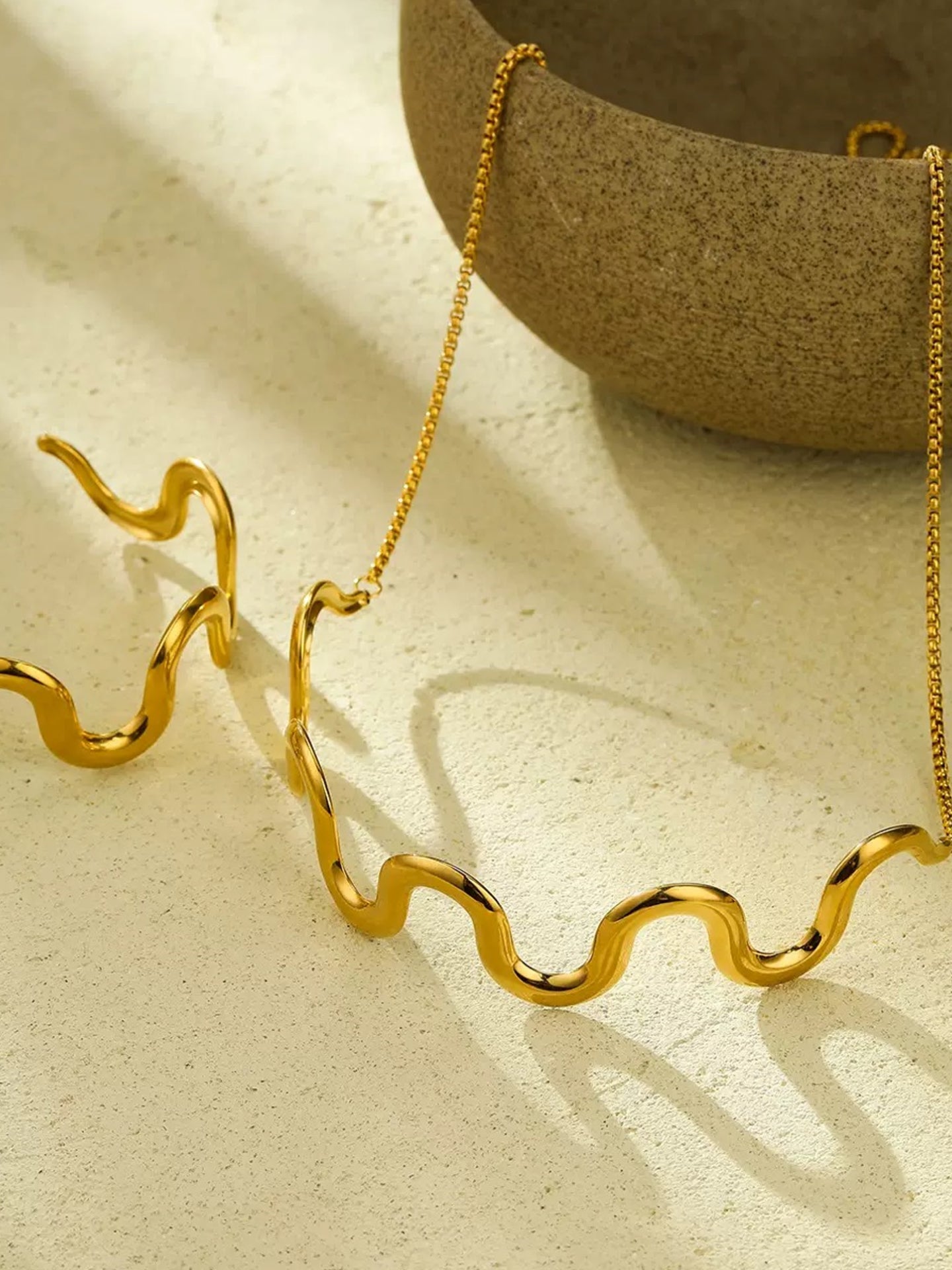 FRENCH WAVE NECKLACE