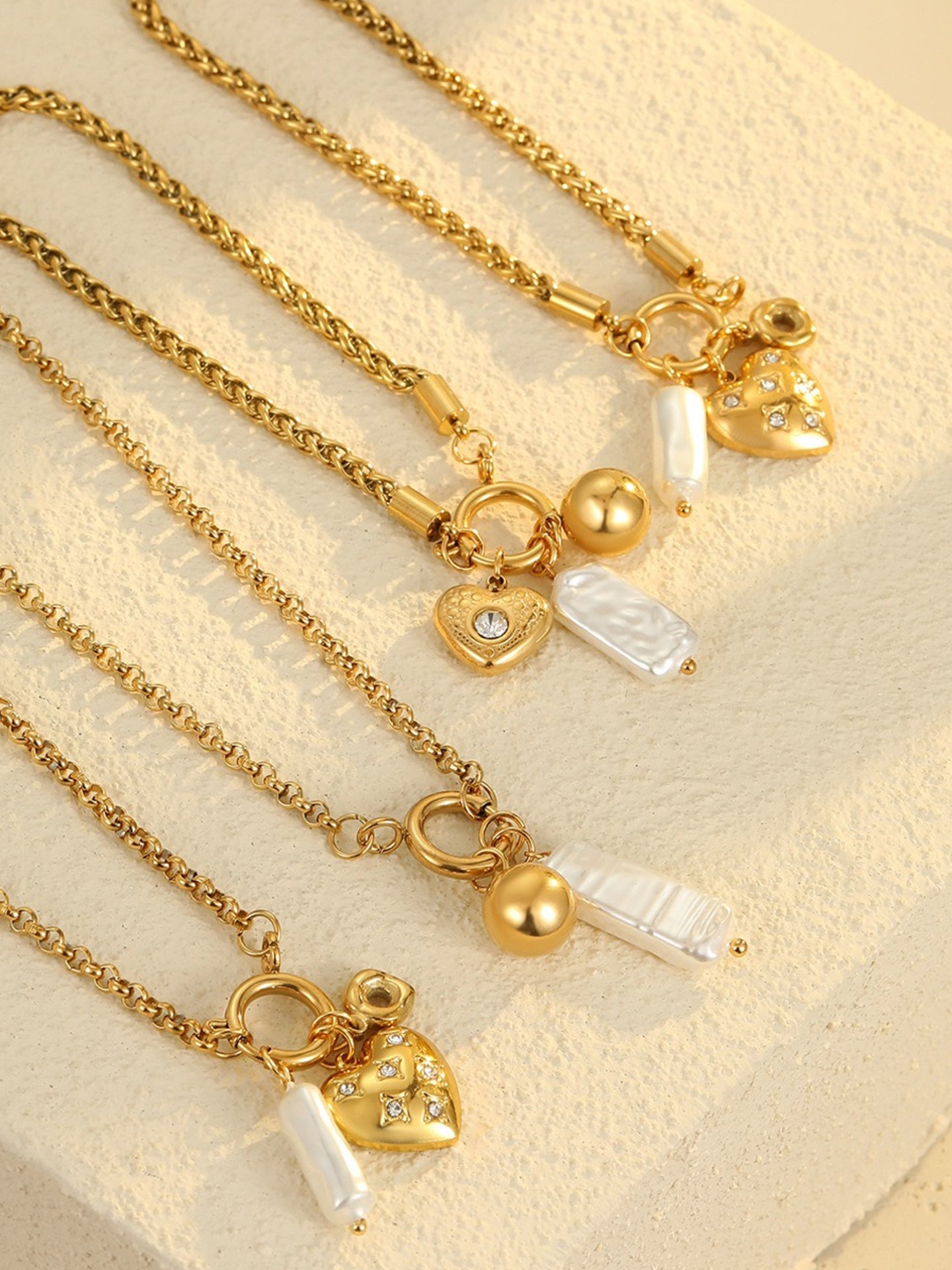 HEART PENDANT NECKLACE