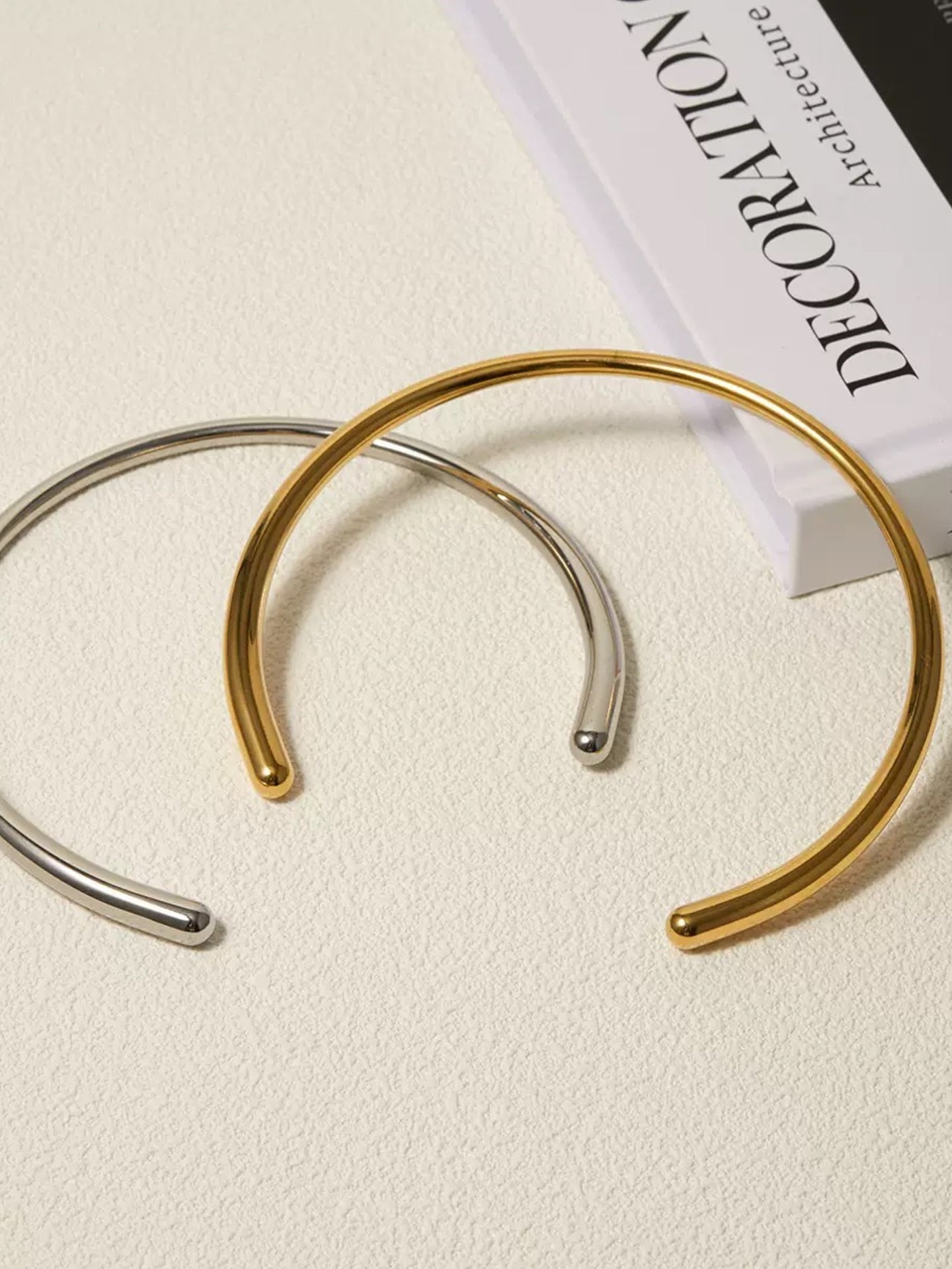 MINIMALIST CHOKER