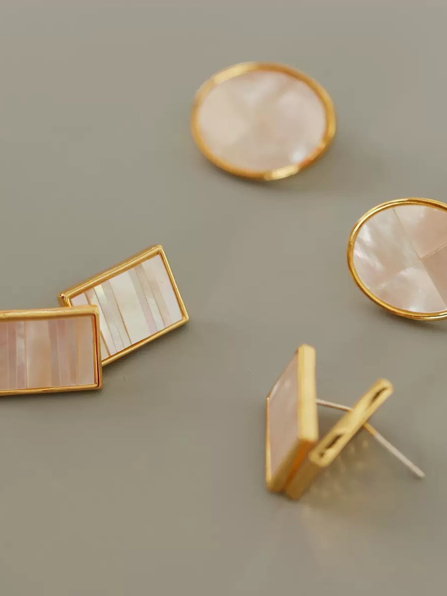 BOUCLES D'OREILLES EN NACRE