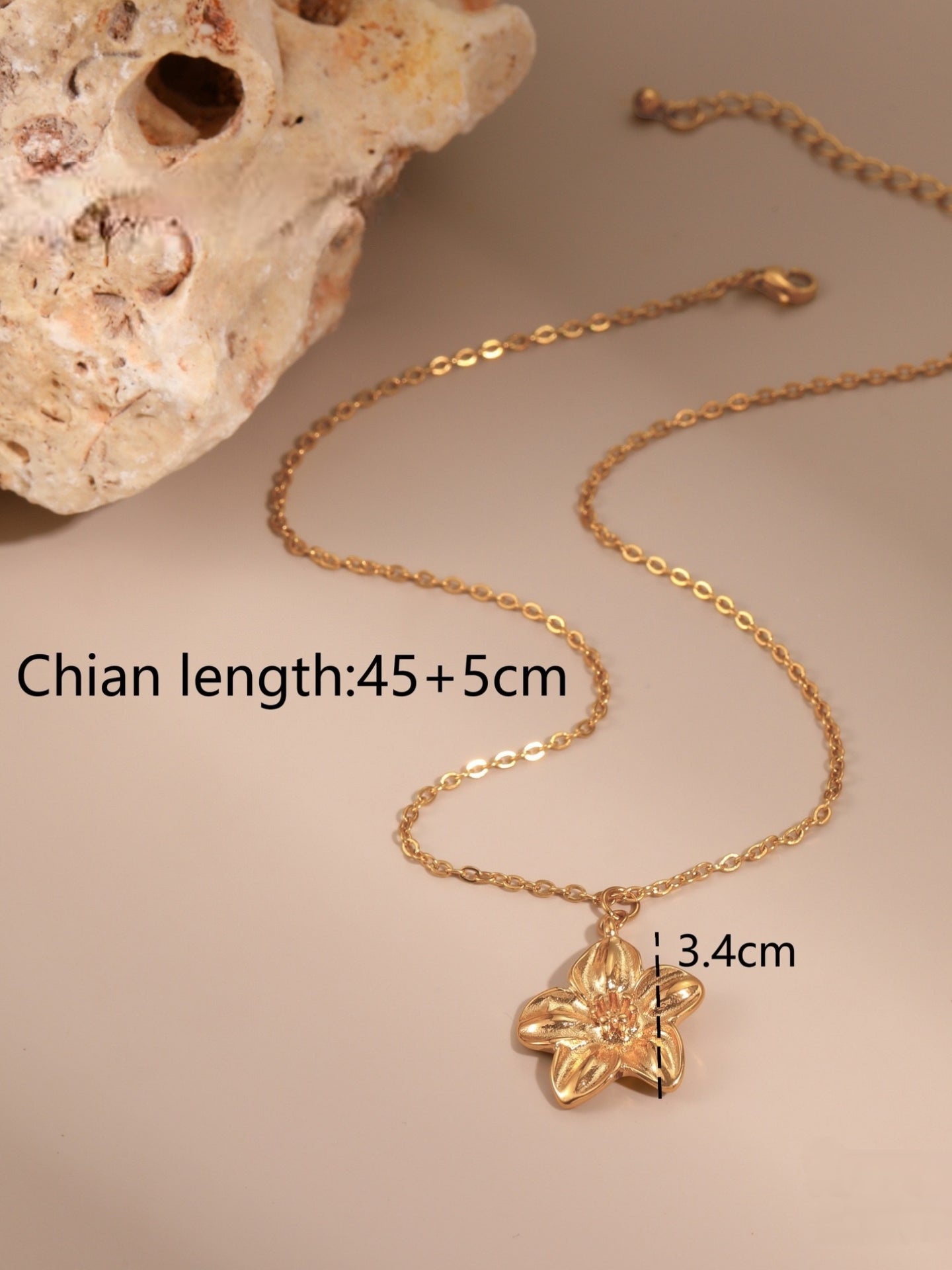 FLORAL NECKLACE