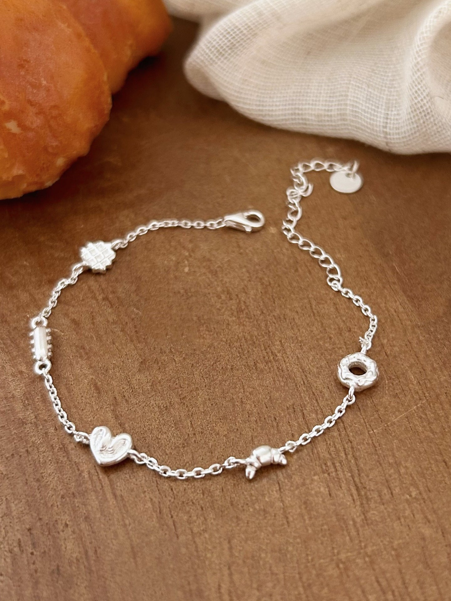 BREAD HEAD BRACELET