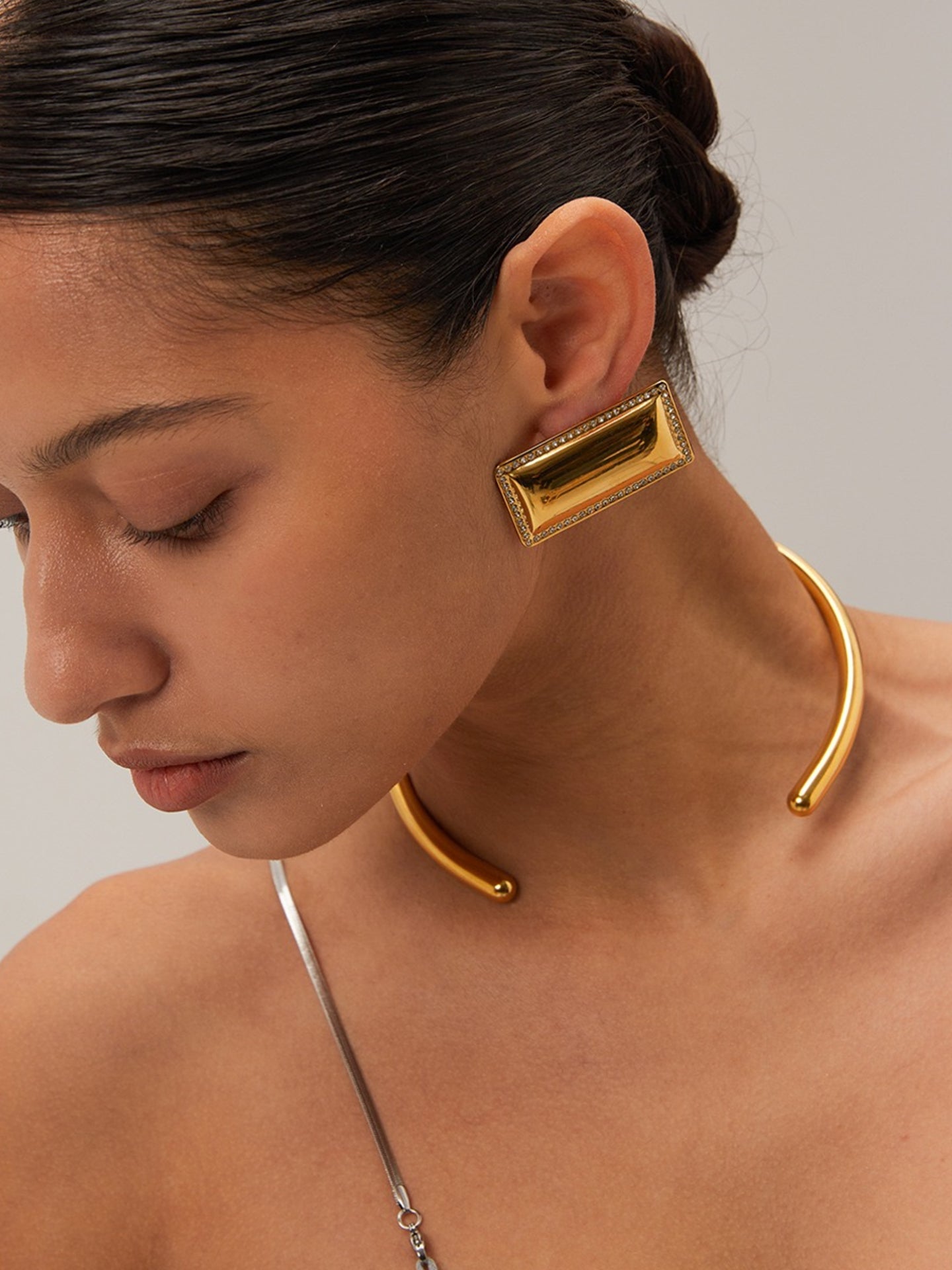 MINIMALIST CHOKER