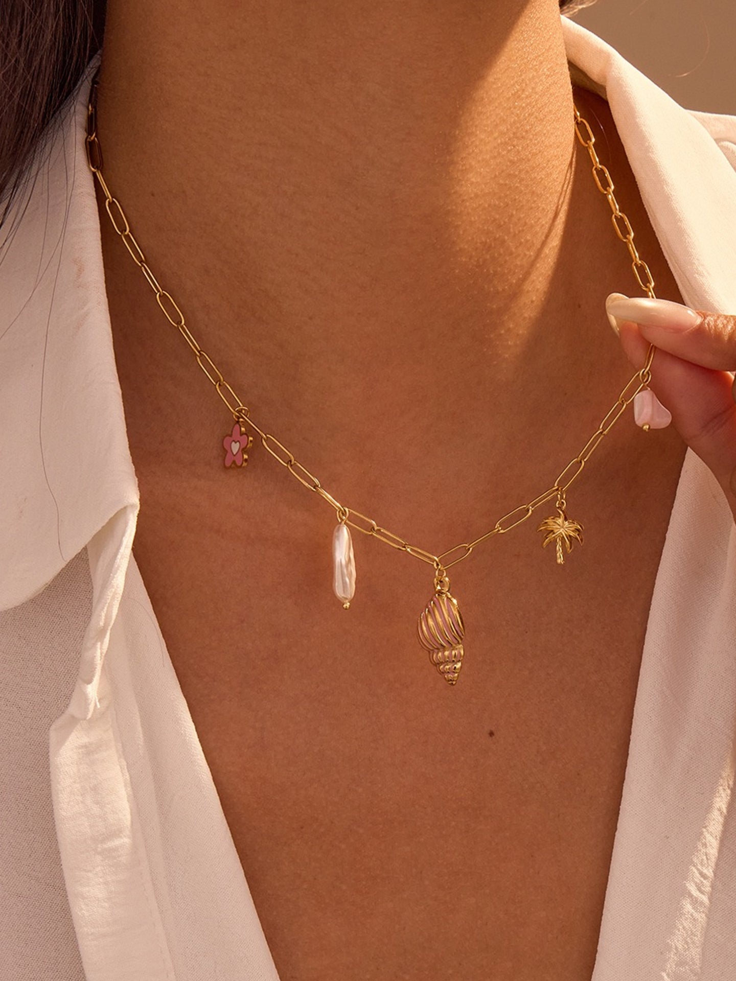 CONCH PENDANT NECKLACE