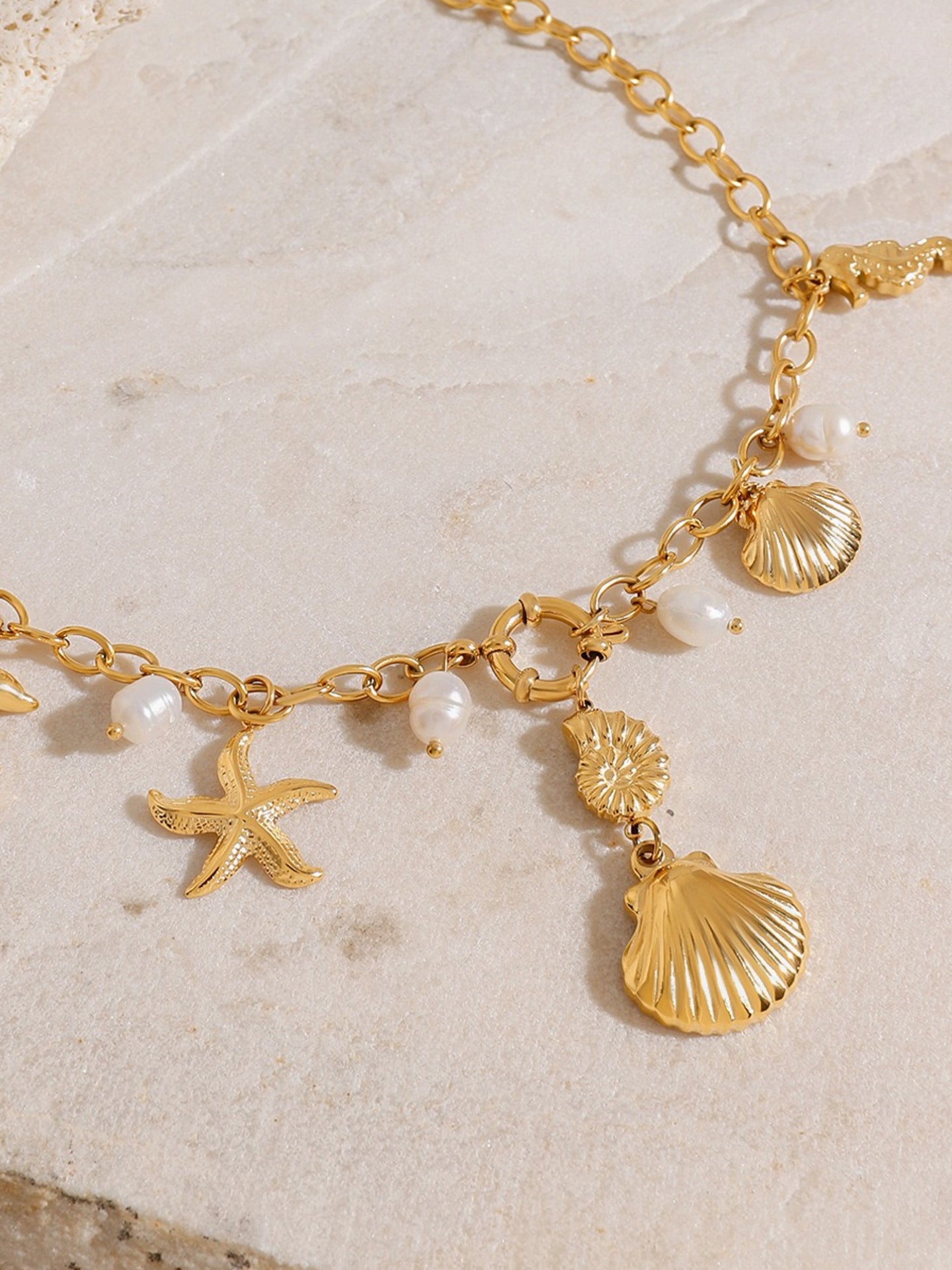 VACATION SHELL NECKLACE