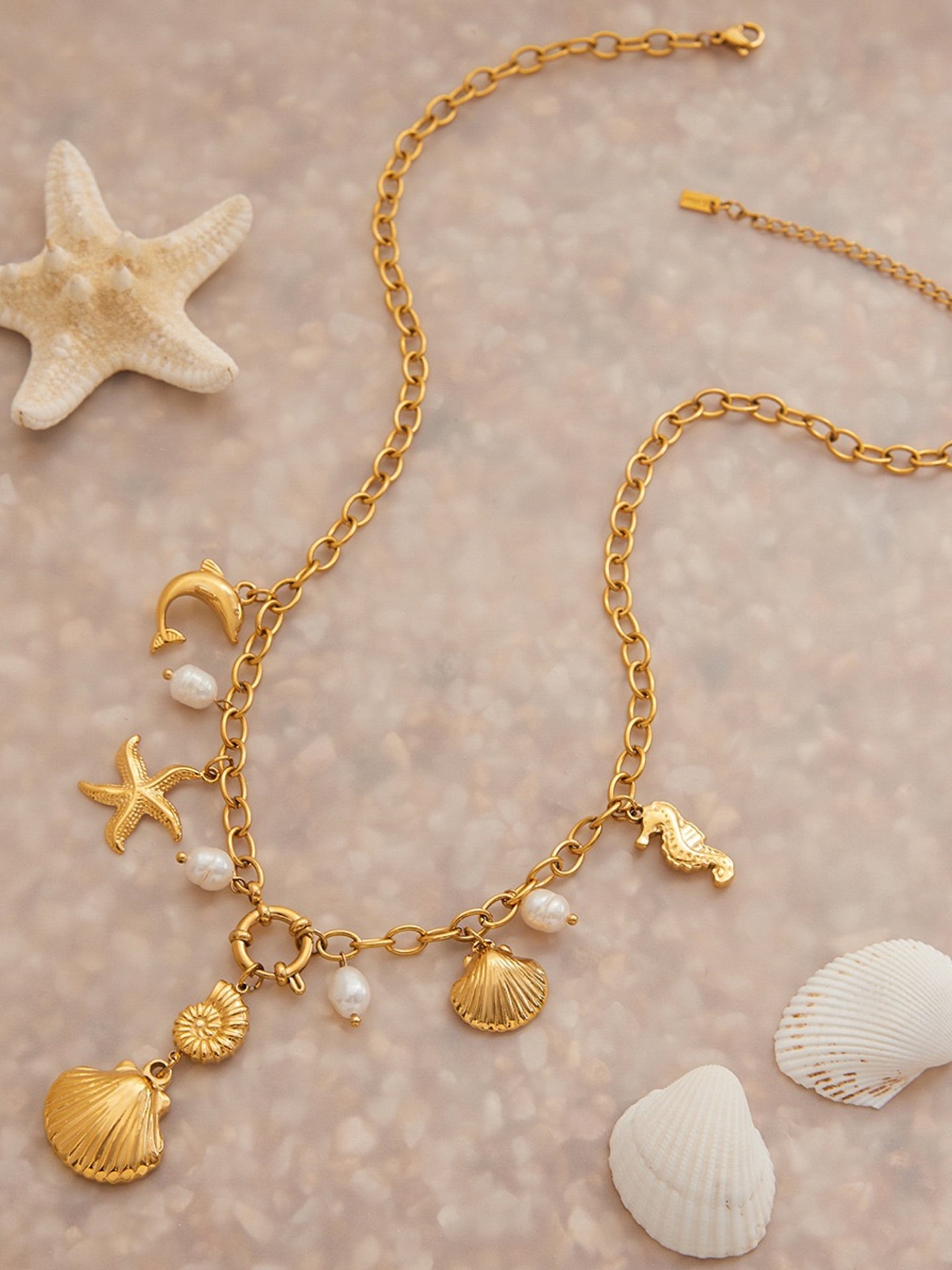 VACATION SHELL NECKLACE