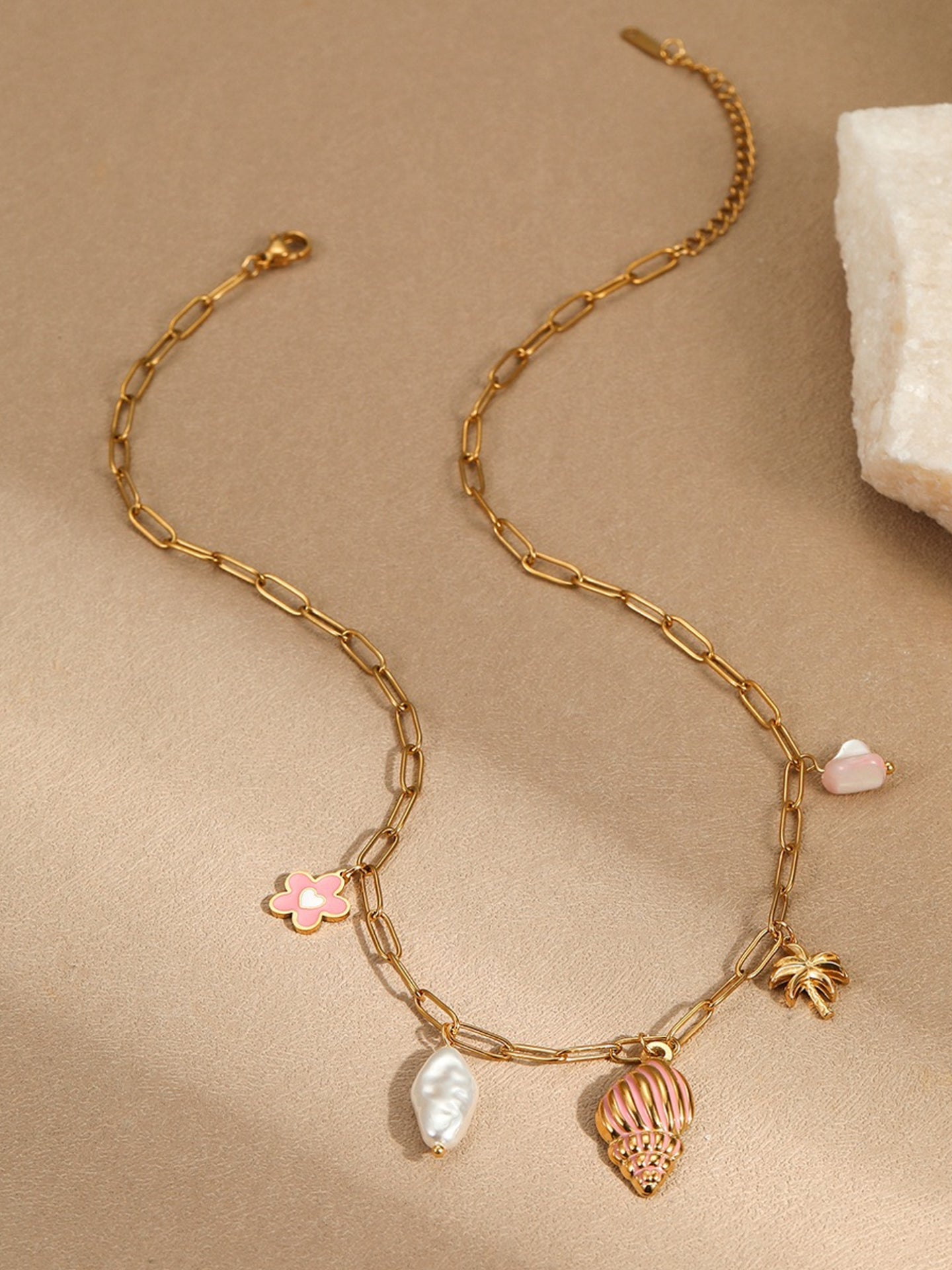 CONCH PENDANT NECKLACE