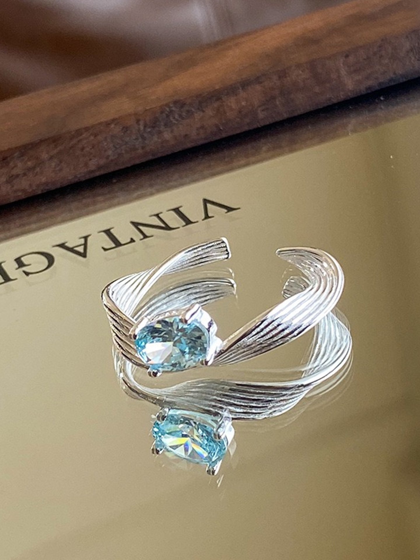 BLUE ZIRCON WIRE RING