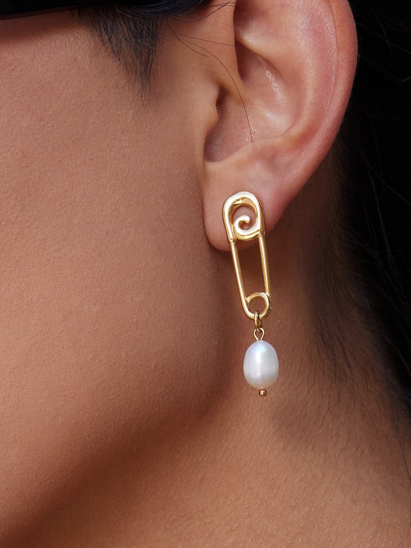 PAPERCLIP PEARL EARRINGS