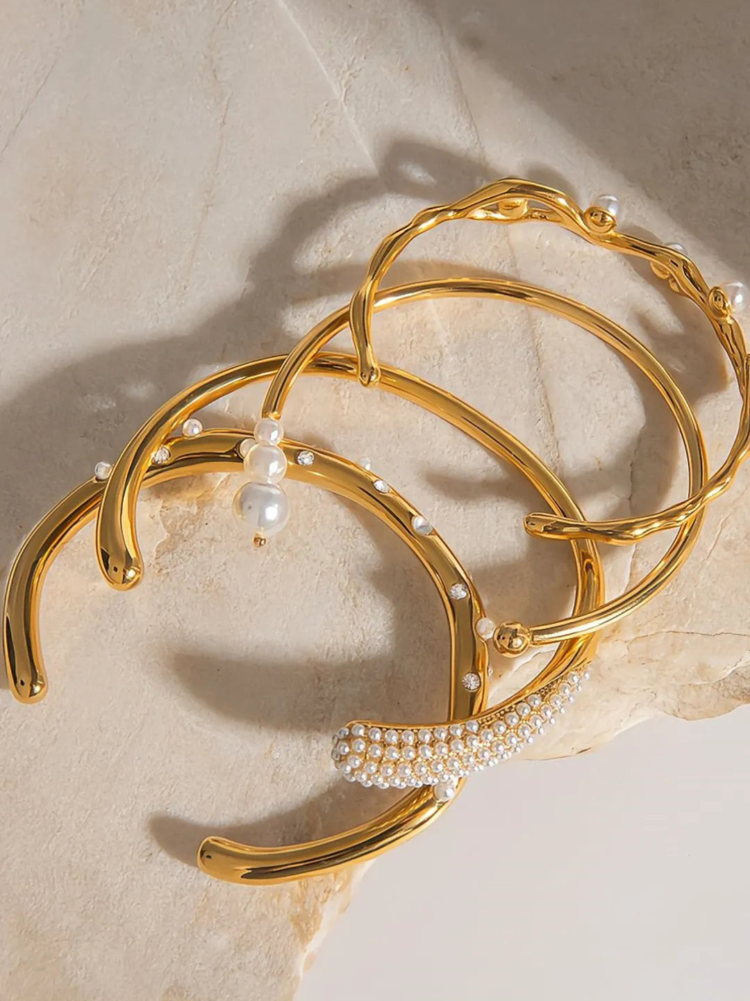 PEARL OPEN BANGLE SET