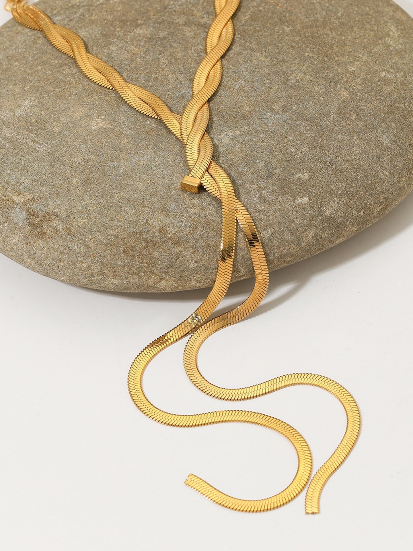 TWISTED LONG NECKLAC