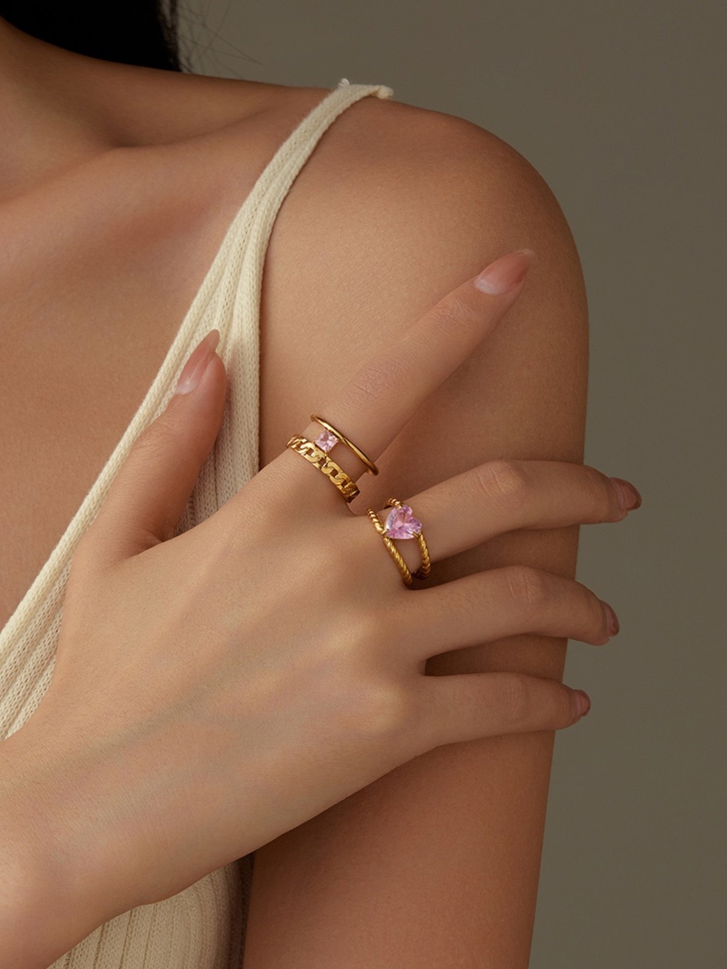 VINTAGE ROYAL STYLE RING