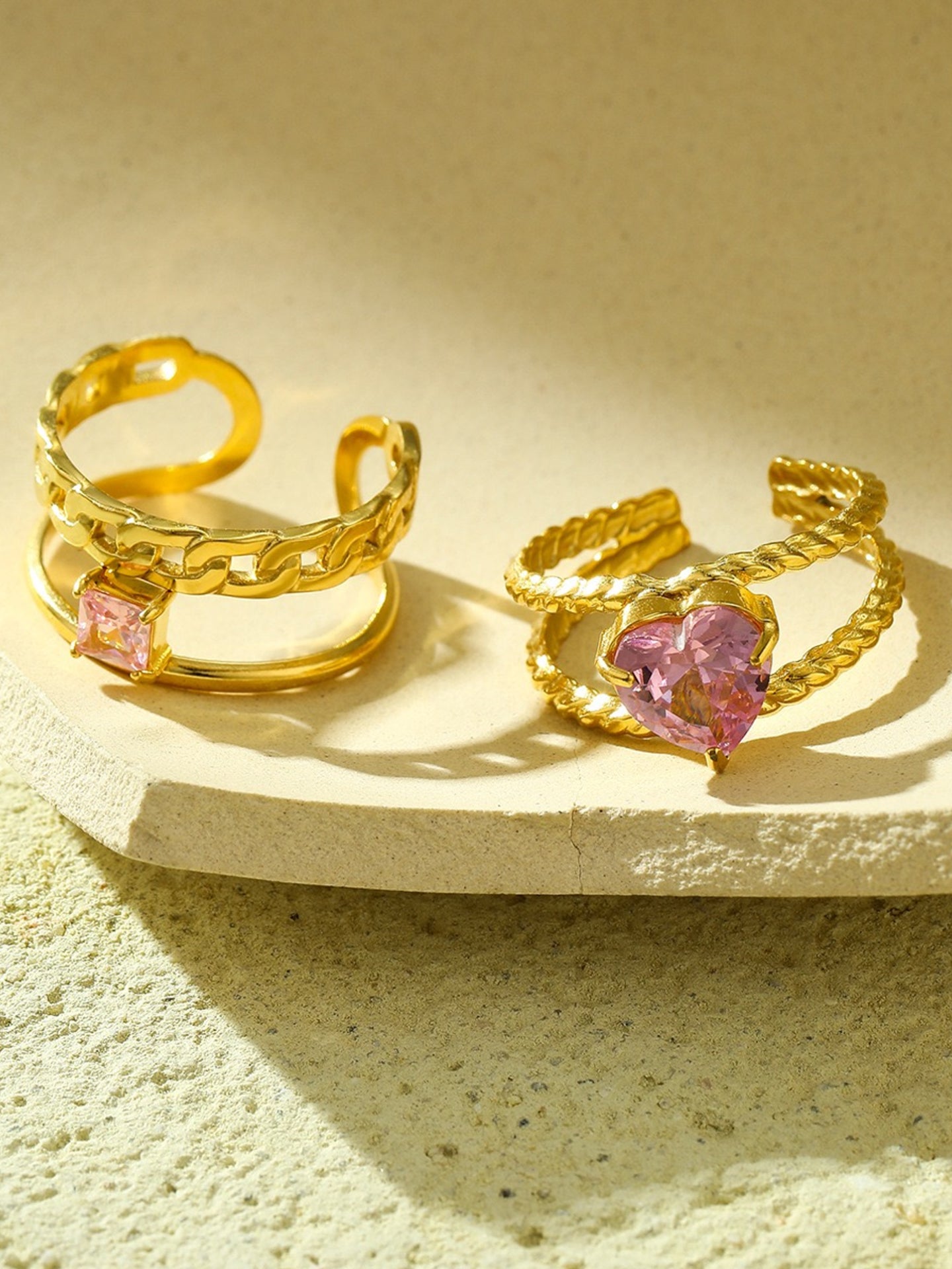 VINTAGE ROYAL STYLE RING