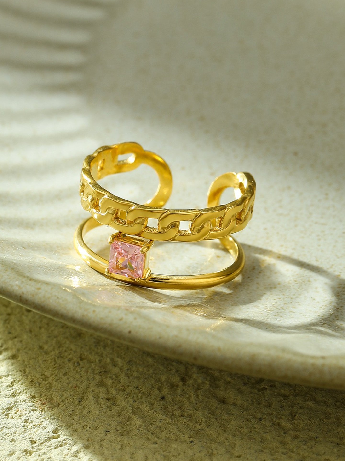 VINTAGE ROYAL STYLE RING