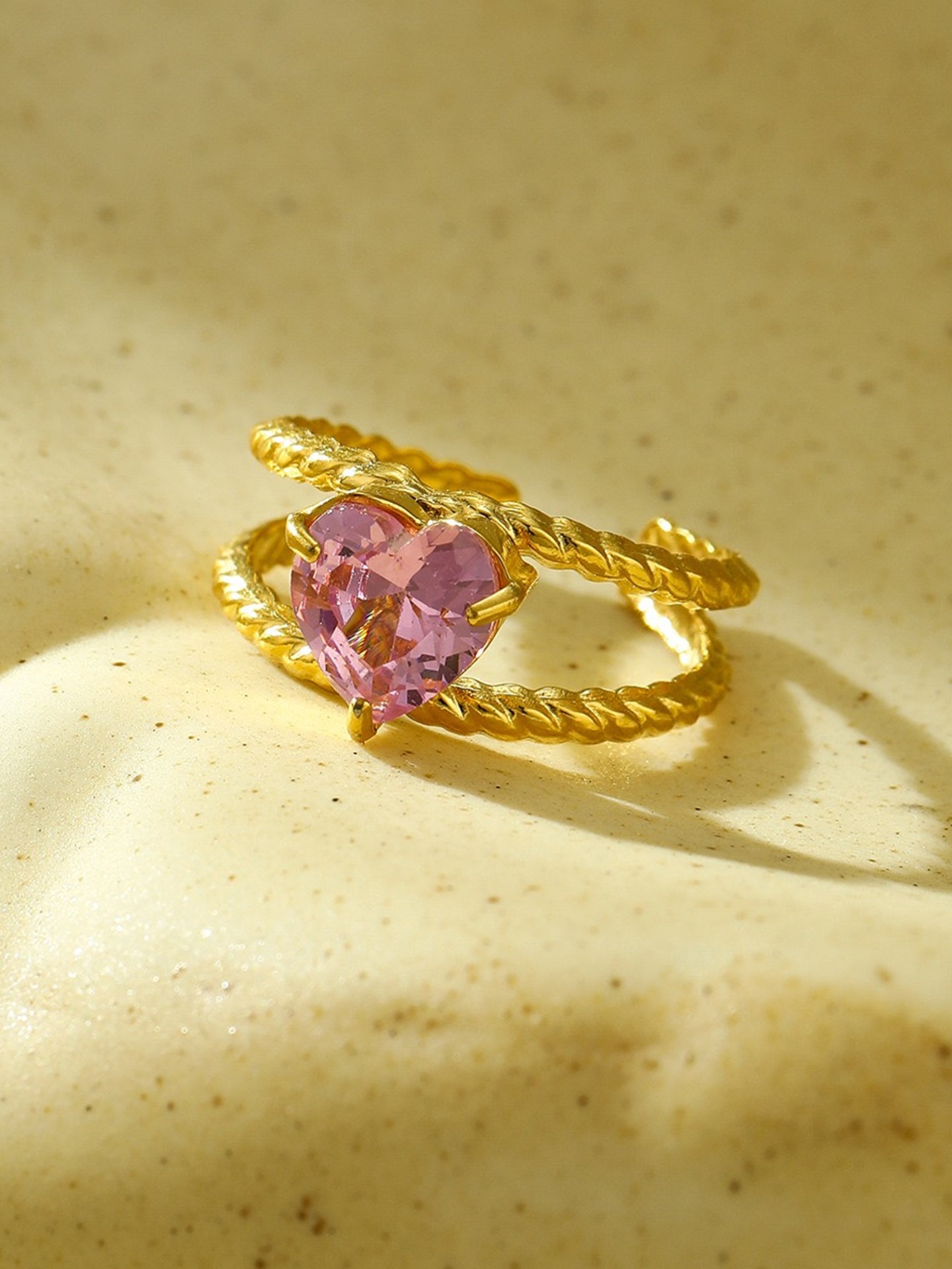 VINTAGE ROYAL STYLE RING