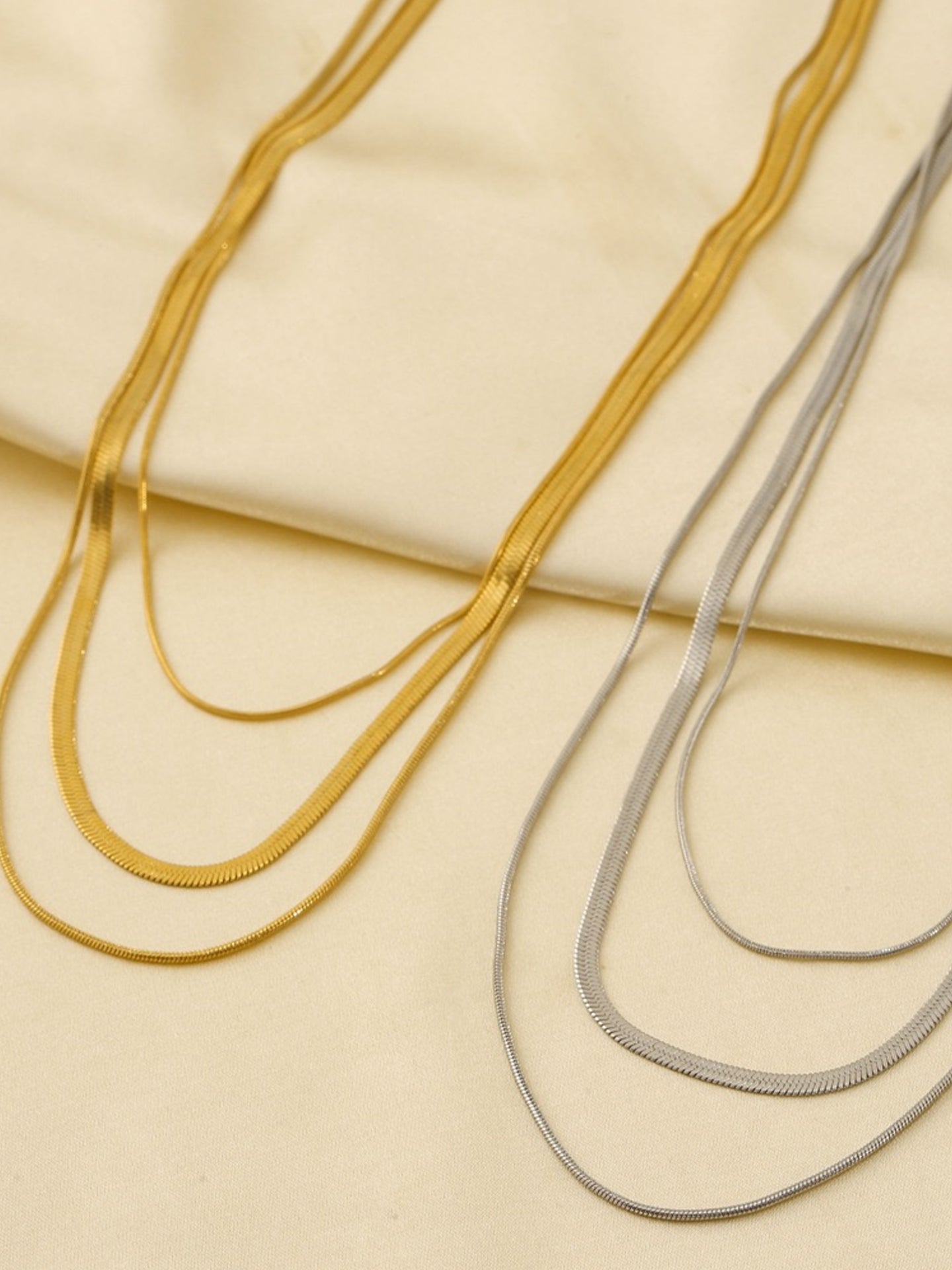 TRIPLE-LAYER SNAKE CHAIN