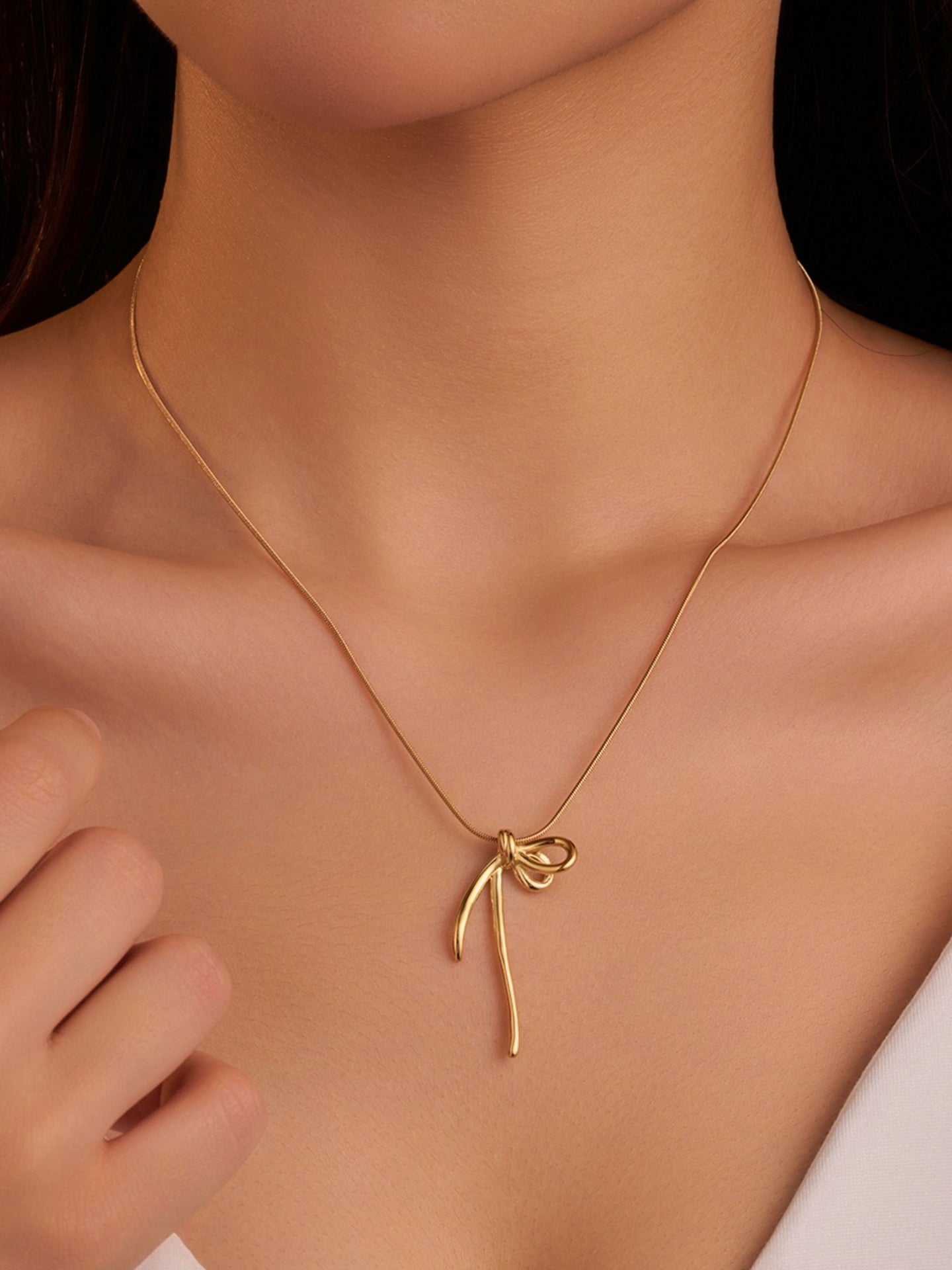 MINIMALIST BOW NECKLACE
