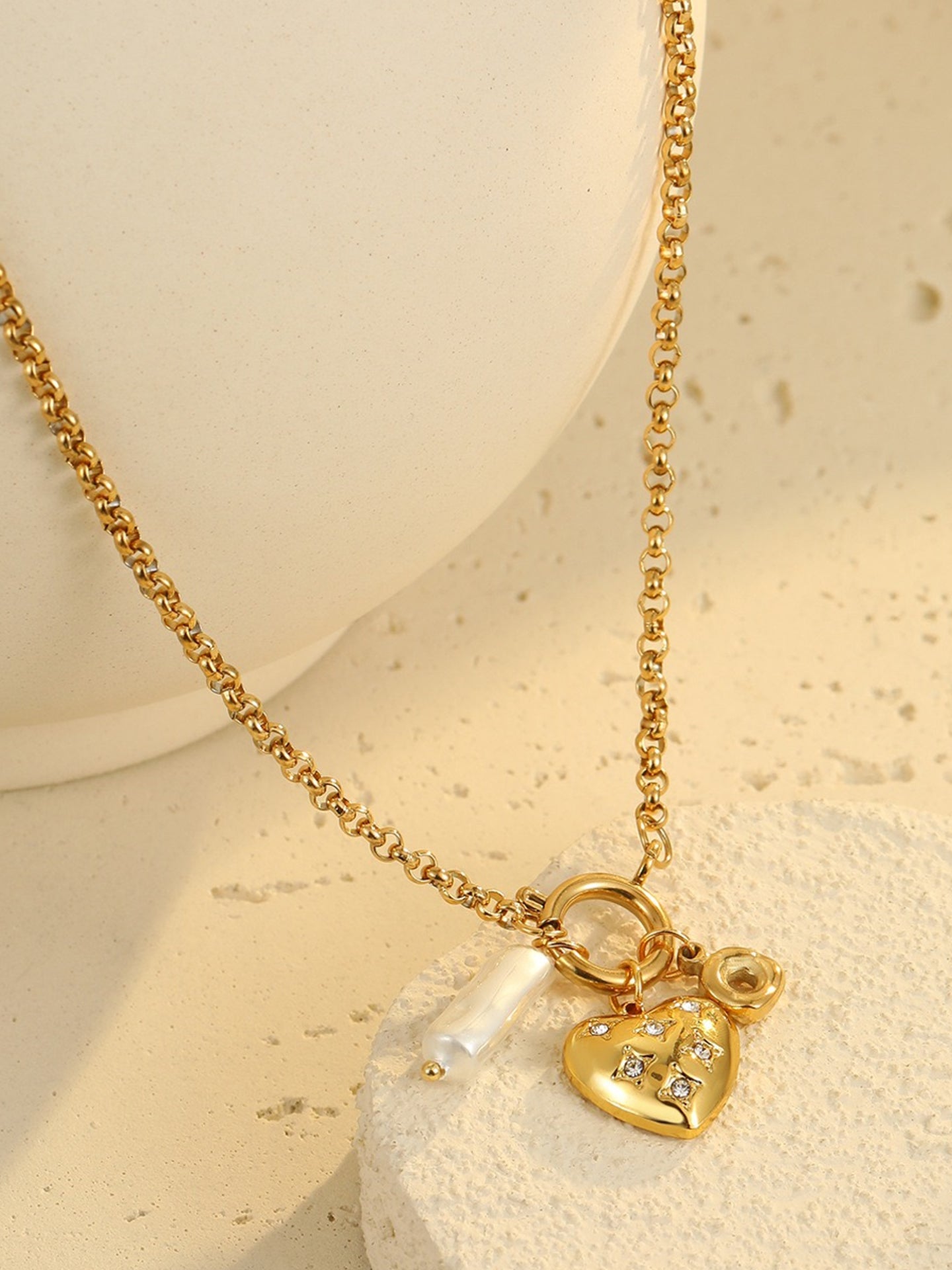 HEART PENDANT NECKLACE